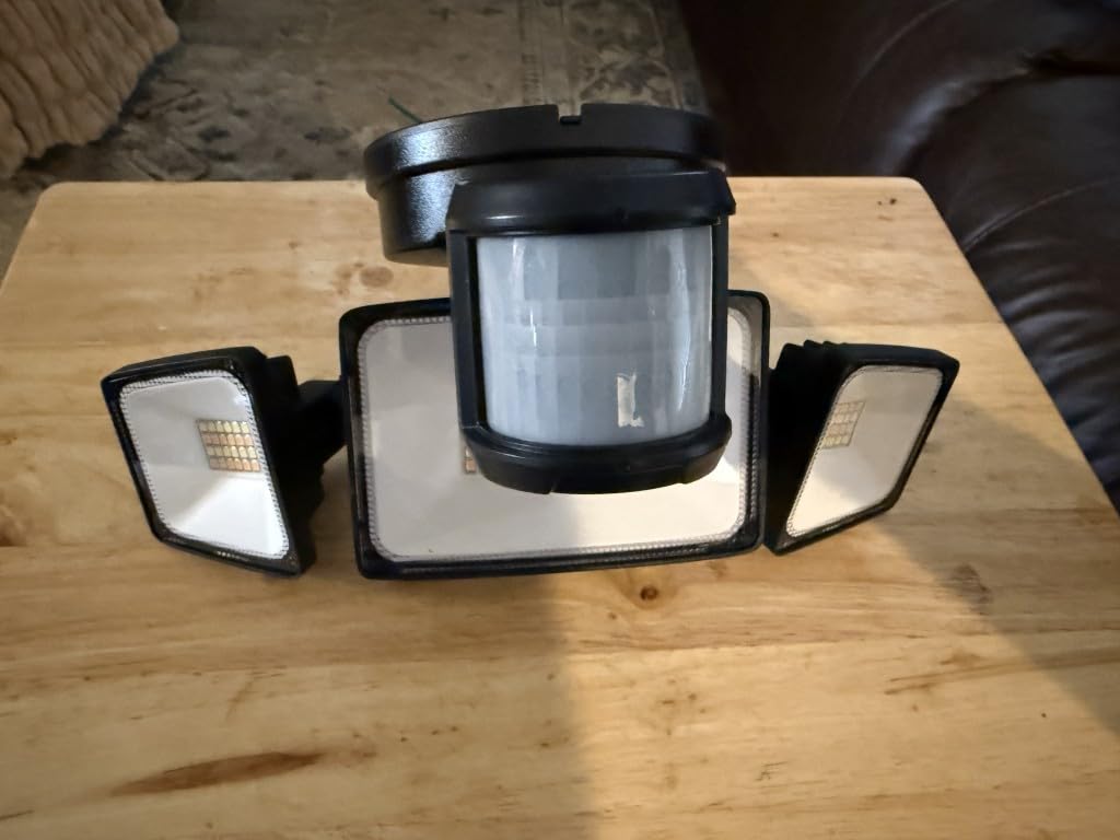 65W Smart LED Security Lights Motion Sensor Light Outdoor, APP Control, Outdoor Motion Detector WiFi Alexa Flood Light 5500LM, 2500K-6500K, with Adjustable 3 Head, White customer photo 1