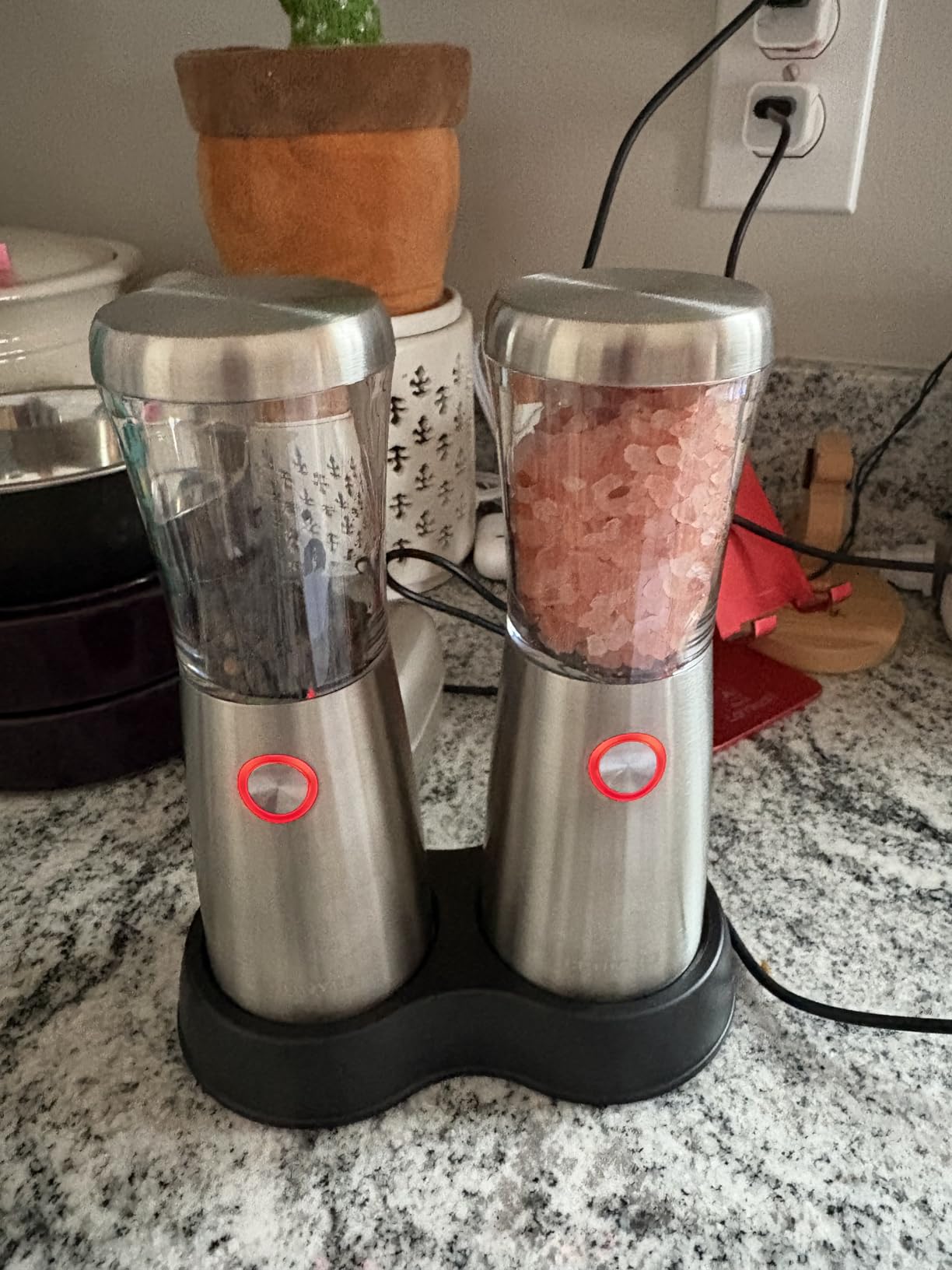 Electric Salt and Pepper Grinder Set - Automatic Stainless Steel Rechargeable Salt and Pepper Grinder Set with Storage Base, Large Capacity, LED Light & Adjustable Coarseness customer photo 1
