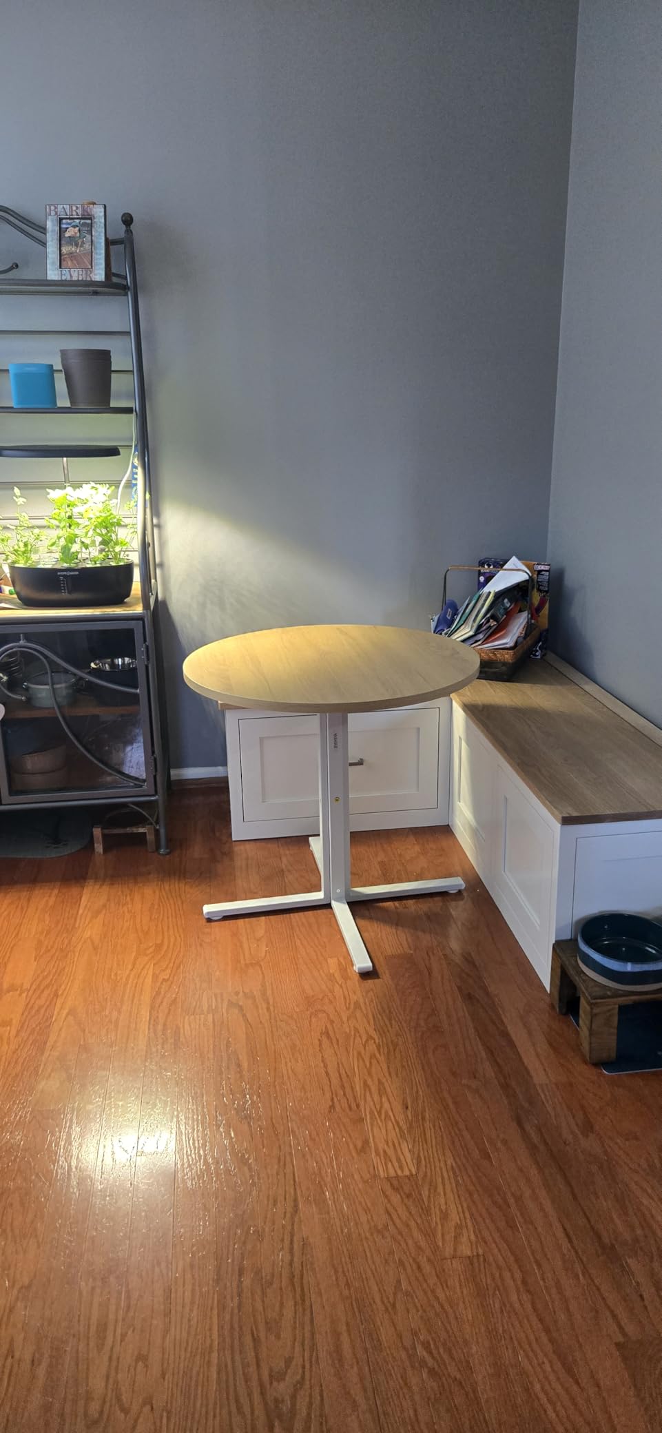 VASAGLE MAEZO Collection - Round Dining Table for 4-6 People, 47.2 Inches Circle Kitchen Table with Tapered Legs, Curved Transitions, for Dining Room, Kitchen, Honey Brown customer photo 2