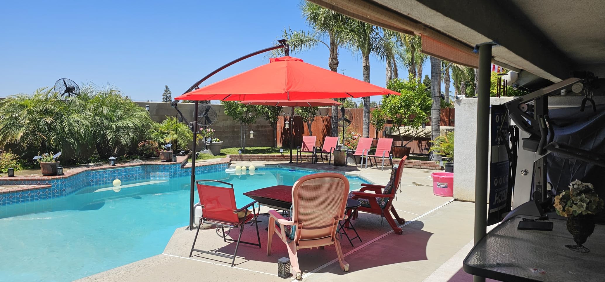 wikiwiki 10ft Solar LED Offset Patio Umbrella, Outdoor Cantilever Patio Umbrellas with Solor Lights for Backyard, Poolside and Garden, Easy Tilt Adjustment, 32 LED Lights & Polyester Shade customer photo 1