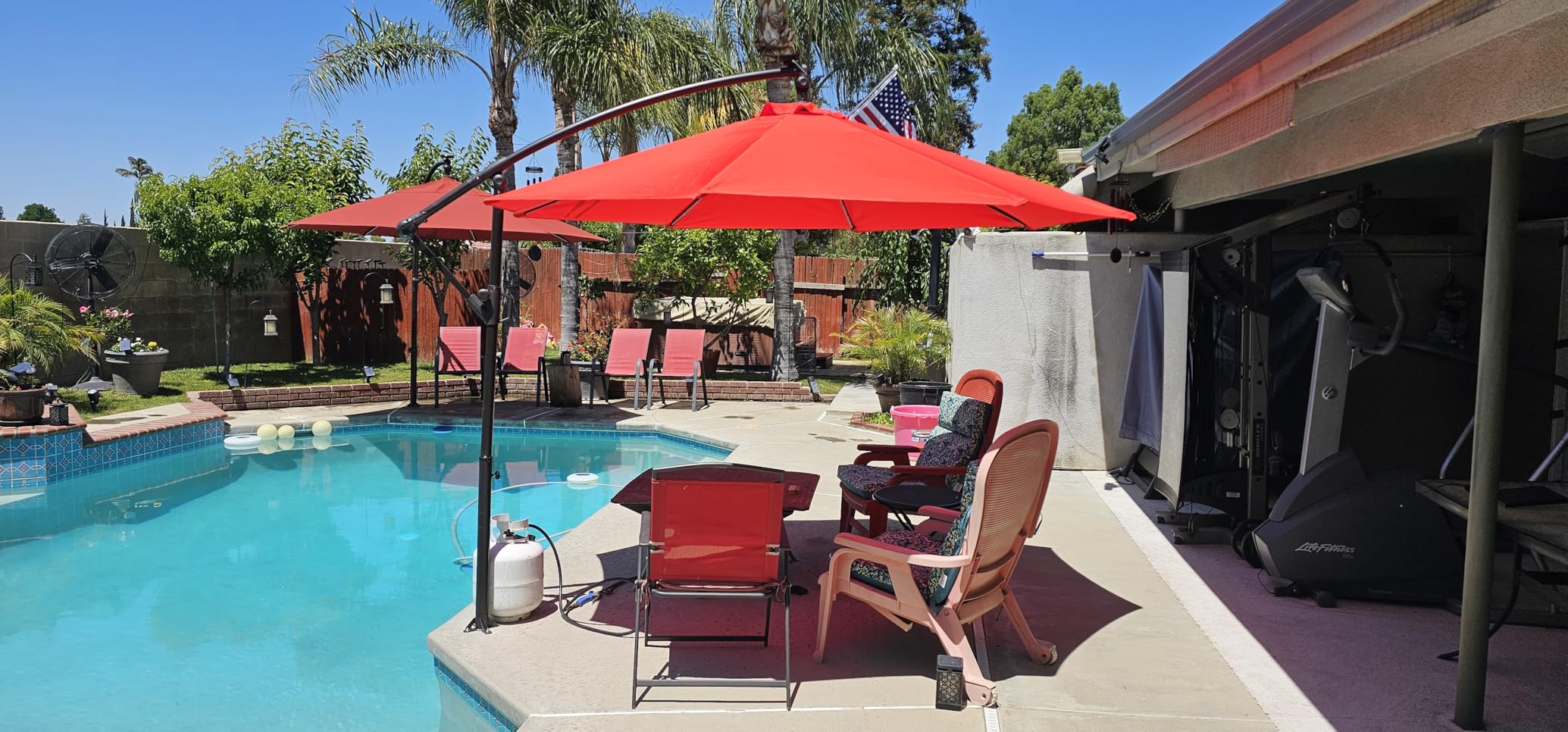 wikiwiki 10ft Solar LED Offset Patio Umbrella, Outdoor Cantilever Patio Umbrellas with Solor Lights for Backyard, Poolside and Garden, Easy Tilt Adjustment, 32 LED Lights & Polyester Shade customer photo 2