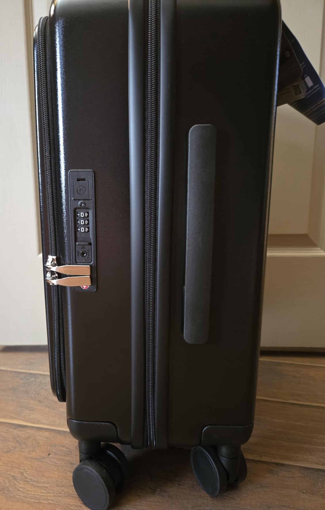 Carry On Luggage Top Opening with Cup Holder & Phone Holder, Expandable PC Hard Shell Suitcase, USB Charging Port, Side Hook, 360° Spinner Wheels, TSA Lock & YKK Zippers customer photo 2