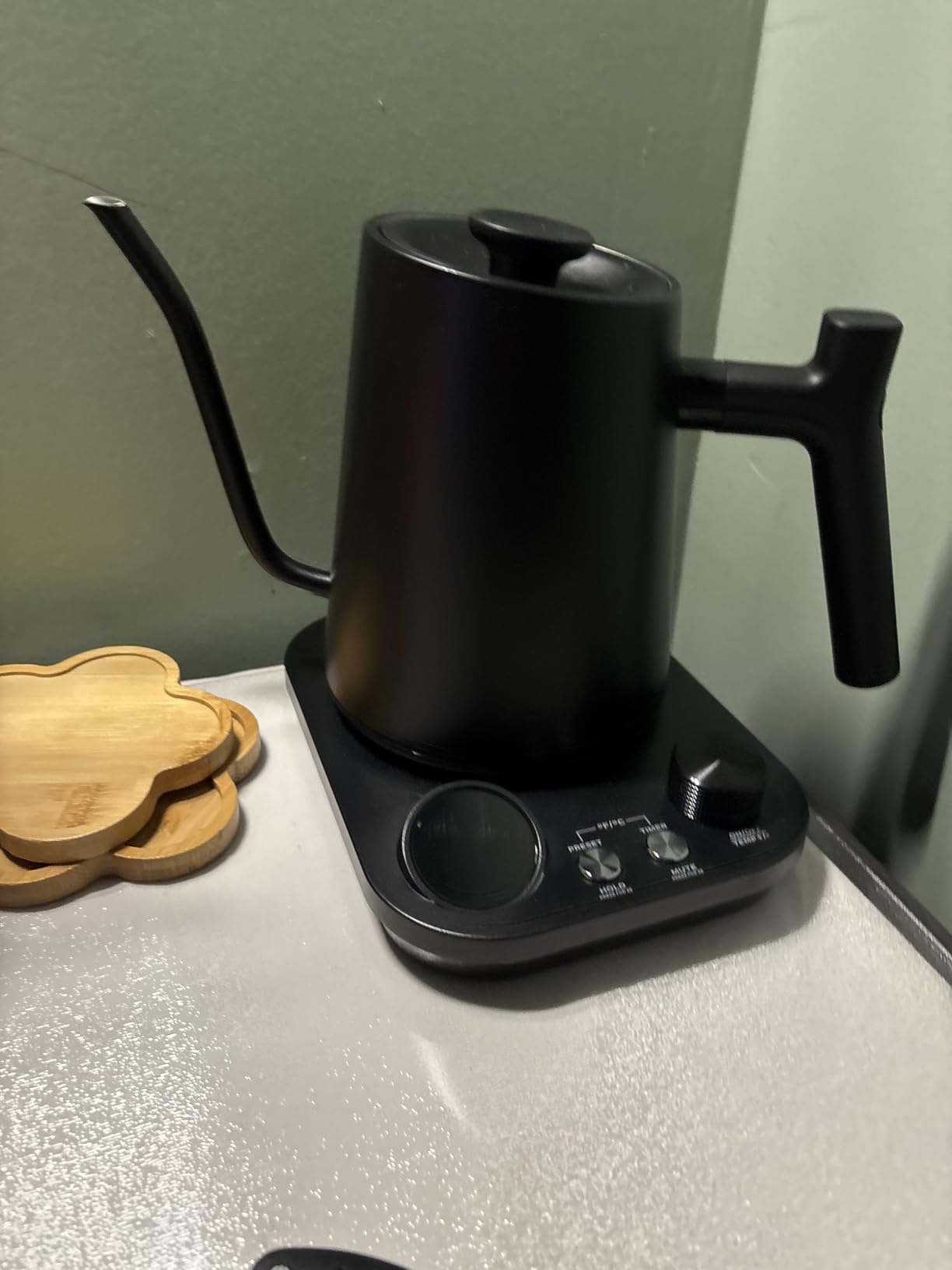 Silonn Gooseneck Kettle, Electric Kettle with ±1°F Precise Temperature Control, Pour-Over Coffee,212°F Hold for 4-Hour Warmth, LED Brew Timer and 7 Presets, 304 Stainless Steel Kettle, 1200W/0.9L customer photo 1