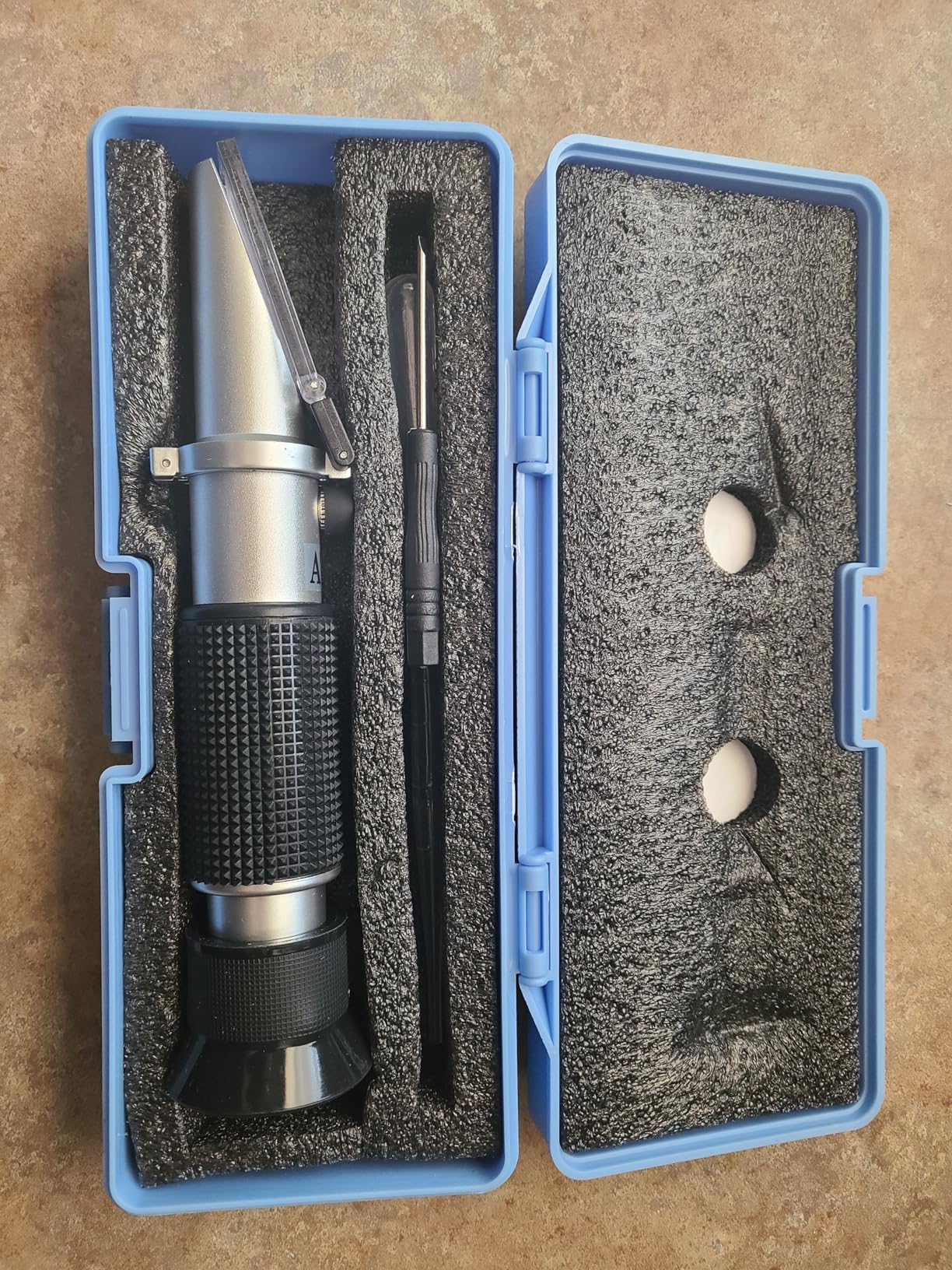 Brix Refractometer with ATC, Dual Scale 1.000-1.130 SG & 0-32% Brix. High Precision, Ideal for Wine/Beer Brewing, Agriculture & lab use. Works as Alcohol & Honey Refractometer. customer photo 1
