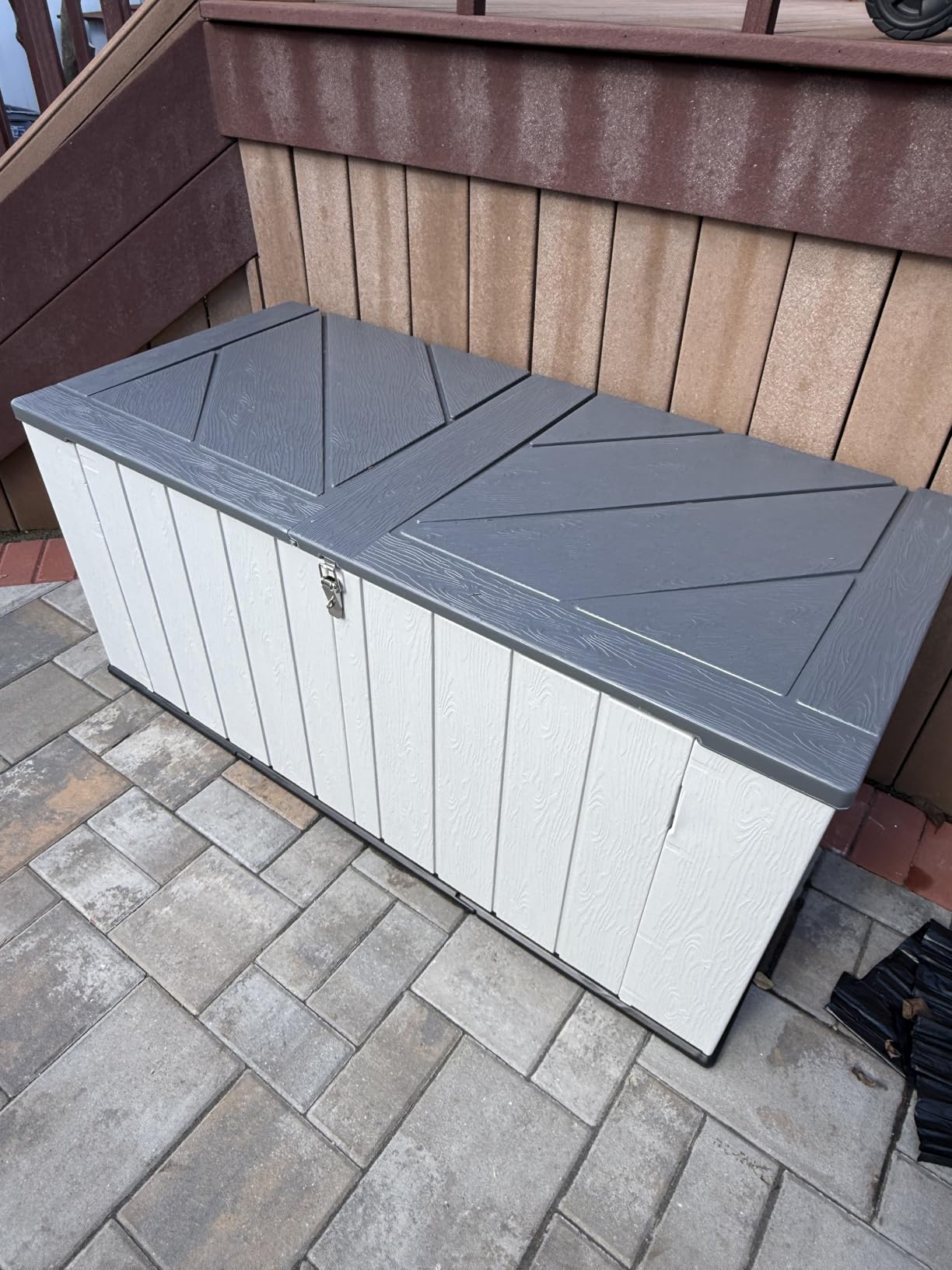 AOXUN Horizontal Storage Sheds 41 Cu.ft, HDPE Outdoor Storage Box 160 Gallon, Waterproof Lockable Resin Deck Box with Spring-Assisted Lid, Patio Storage for Garden, Pool, Cushions, Tools, White customer photo 2