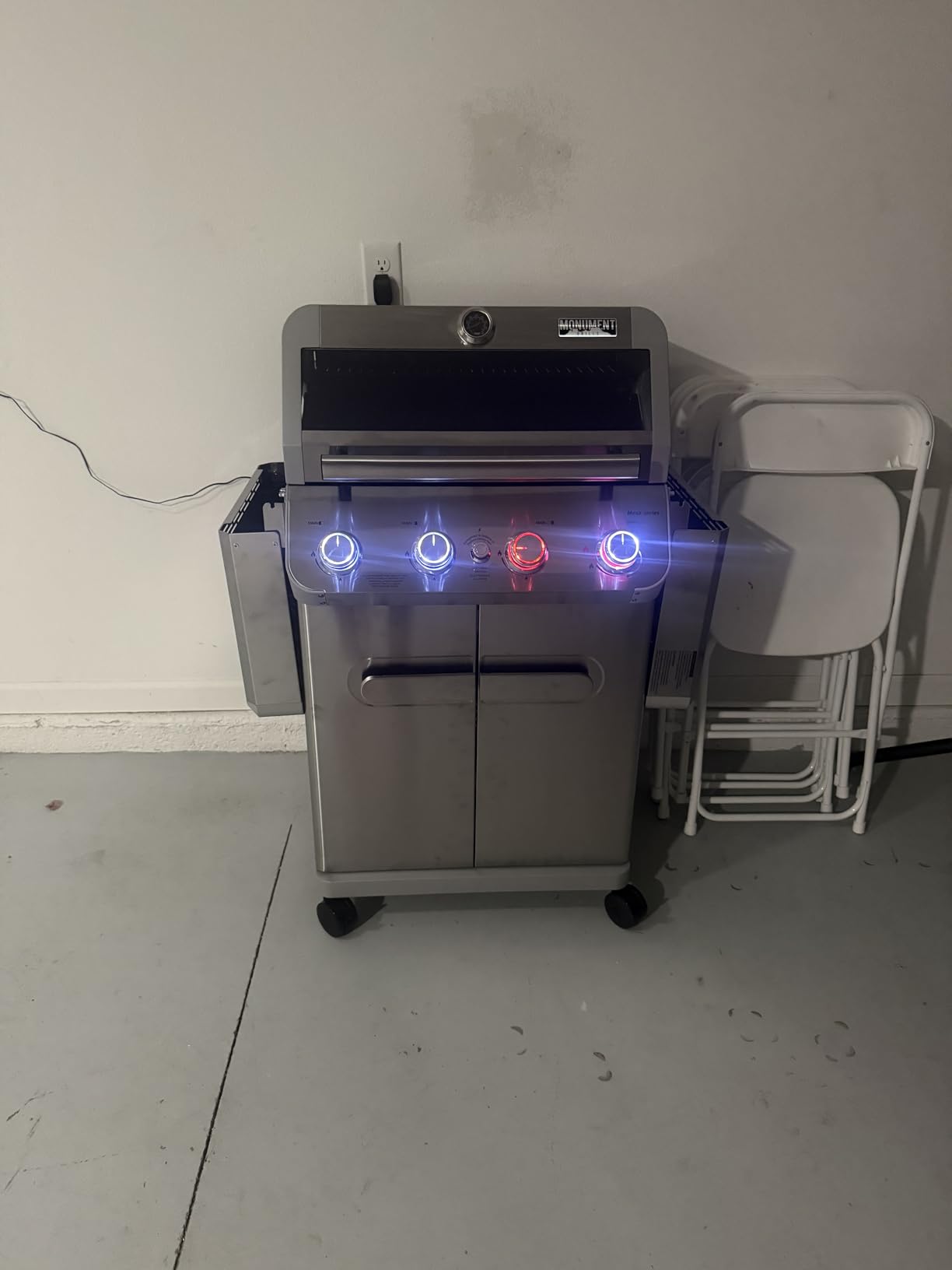 Monument Grills 4 Burner Propane Gas Grill, Stainless Steel Outdoor Patio Barbecue Grill with Cooking Plate, with Broil Zone Fast Heating, Knob Control, and Easy Cleanup, M410MBZ customer photo 2