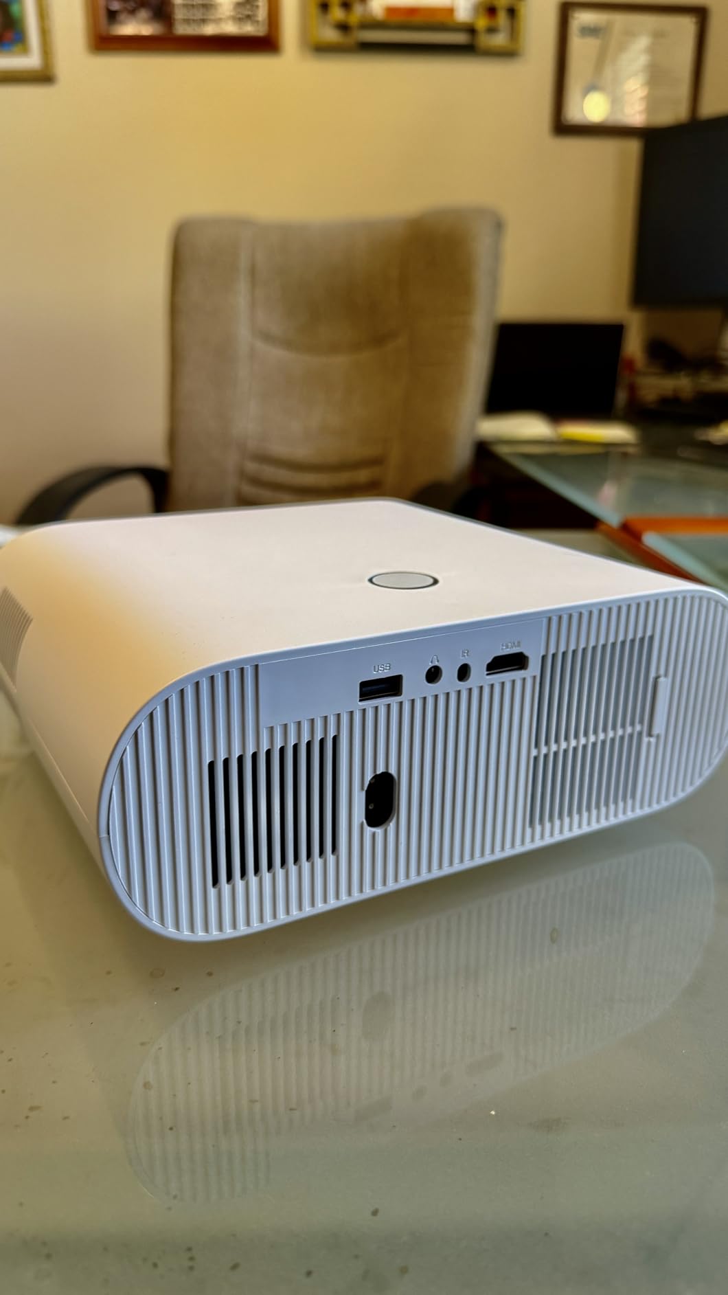 Sovboi 4K Projector Built-in Google TV 2500 ANSI Auto Lens Cap 4D Keystone Auto Focus AI Voice customer photo 1