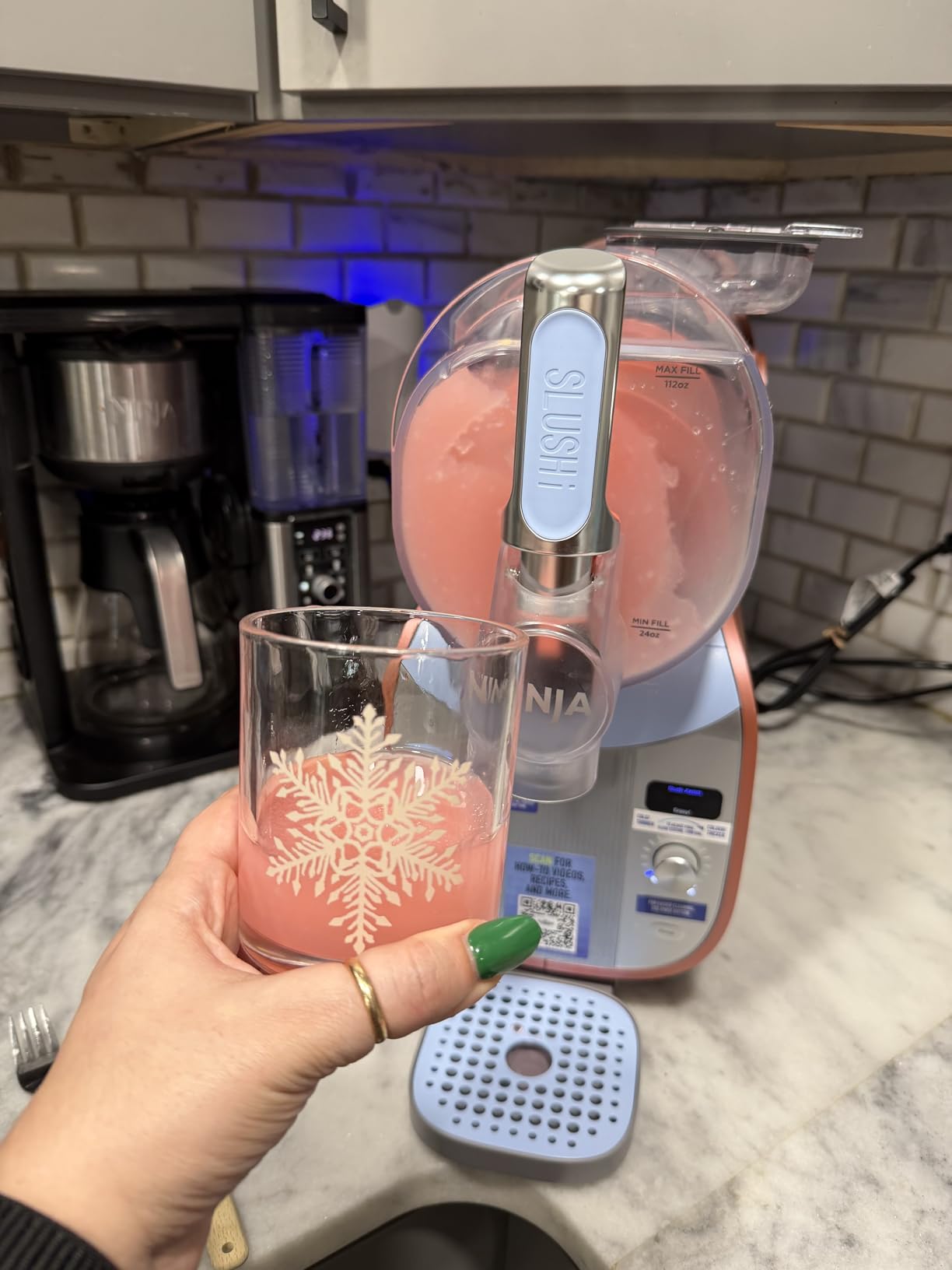 Ninja SLUSHi XL Smart Frozen Drink Maker & Slushi Machine | With SlushAssist Technology |128 oz. Capacity | Sodas, Margaritas, Frappes, Milkshakes & More | Crema | FS601BR customer photo 2