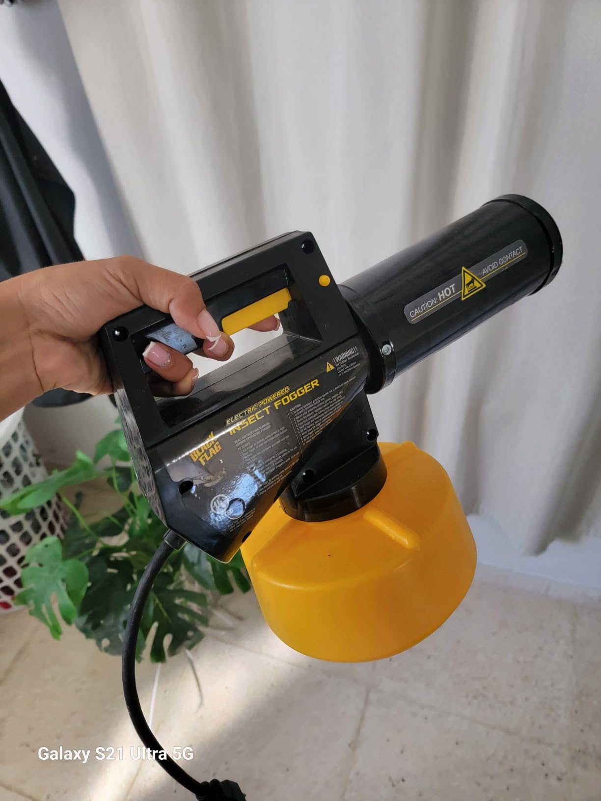 Black Flag 190107 Electric Insect Fogger for Killing and Repelling Mosquitoes, Flies, and Flying Insects Outdoors, Yellow & Black customer photo 1