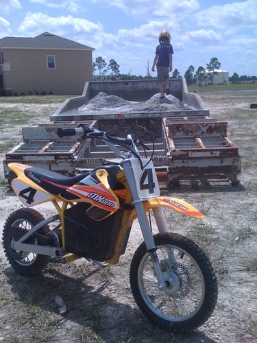 Razor MX650 Dirt Rocket Electric Motocross Off-road Bike - Yellow customer photo 1
