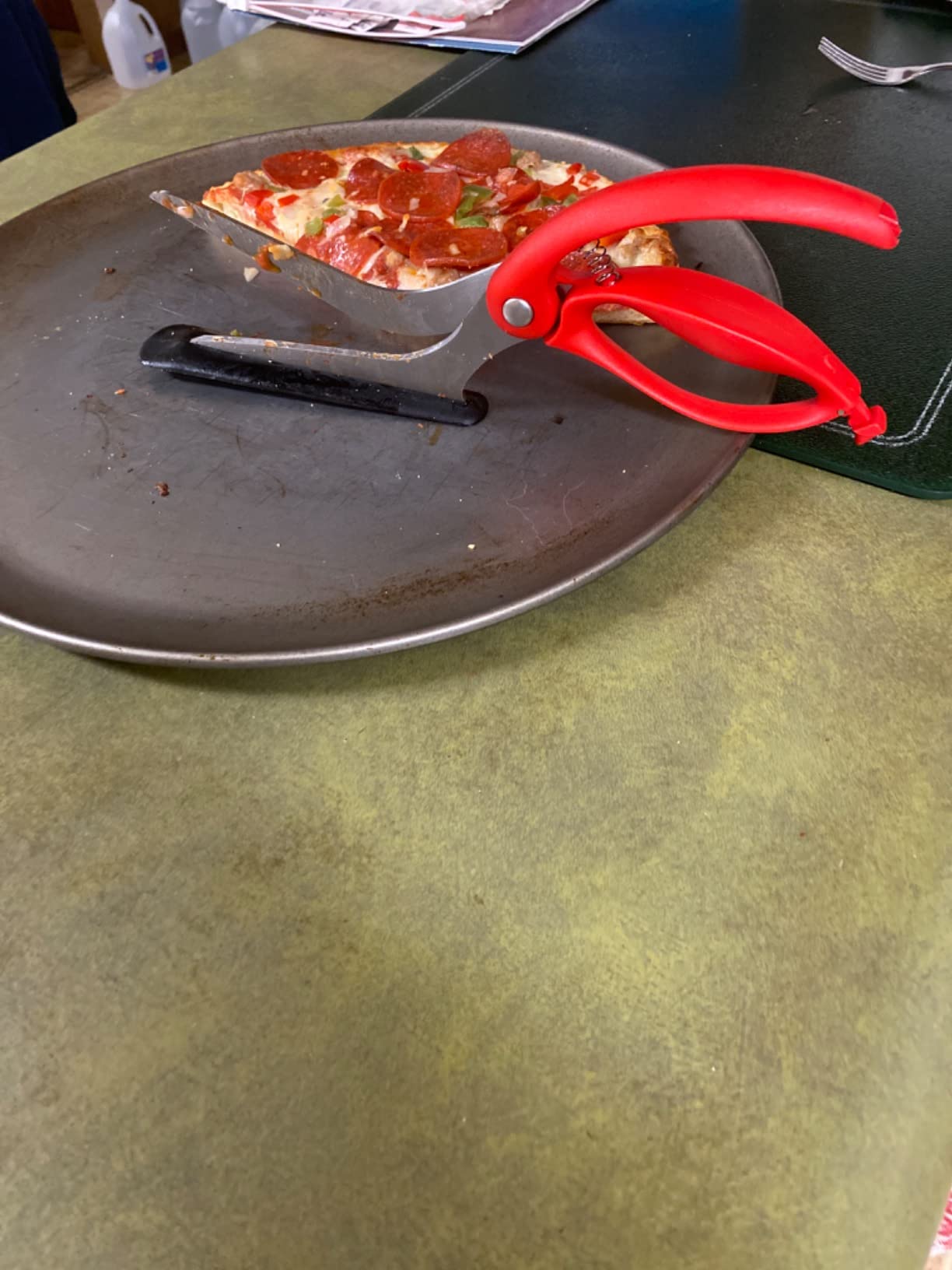 Dreamfarm Scizza 2-In-1 Easy Ergonomic Pizza Scissors with Stainless Steel Pizza Cutter Blades & Non-Stick Slice Server - Red customer photo 1