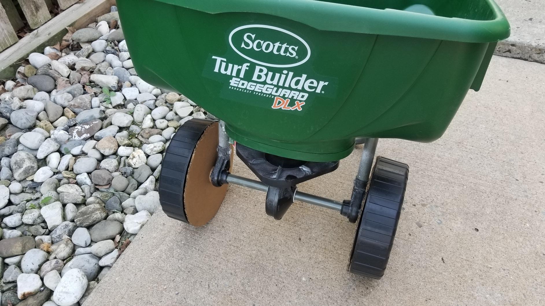 Scotts Turf Builder EdgeGuard DLX Broadcast Spreader - Spreader for Lawn Fertilizer, Weed & Insect Control, Grass Seed, and Ice Melt, Holds Up to 15,000 sq. ft. of Product customer photo 2