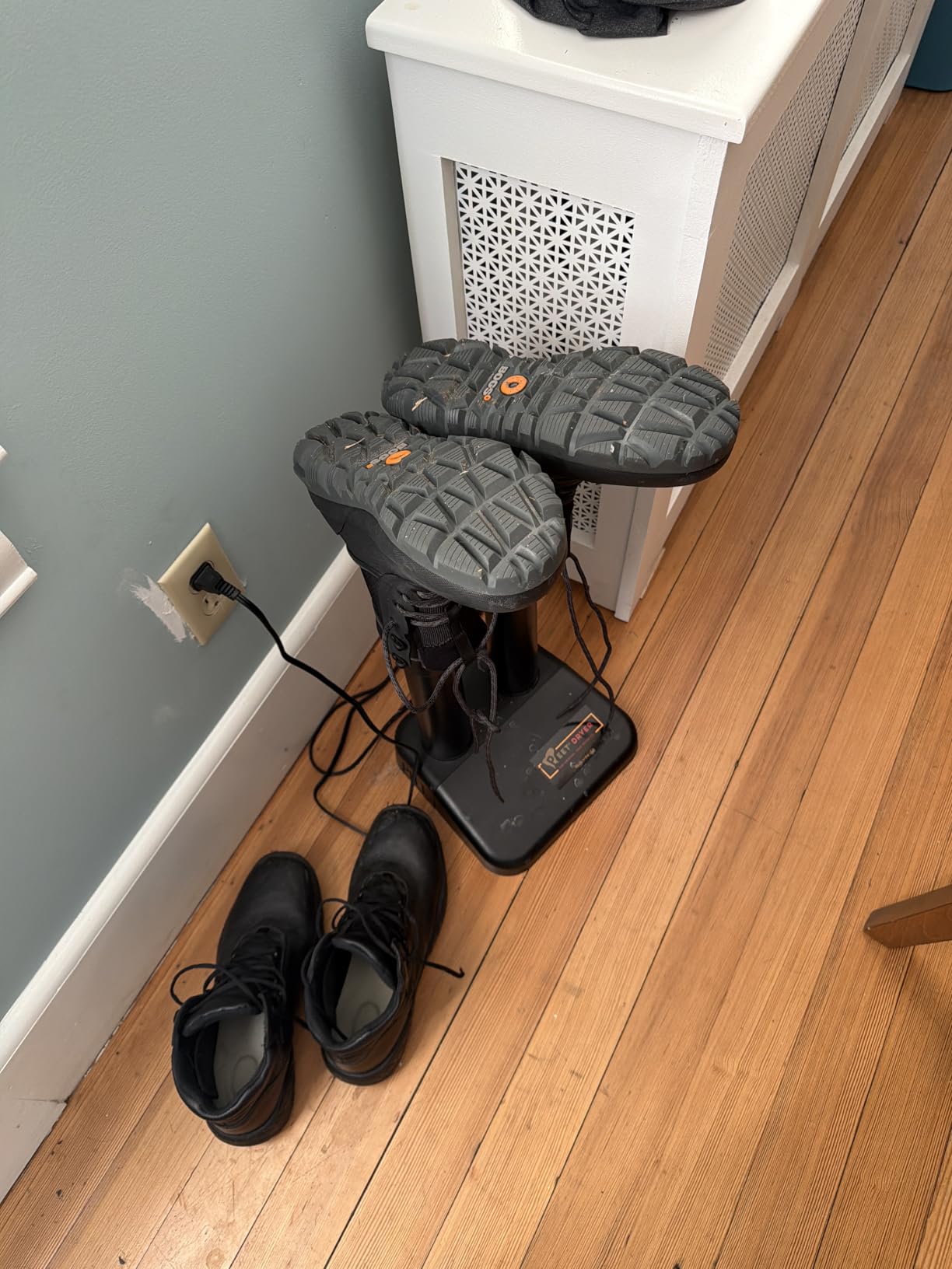 PEET Original Dryer - Electric Shoe Dryer for Work Boots & Outdoor Gear - Portable, Silent & Energy-Efficient, Made in USA customer photo 1