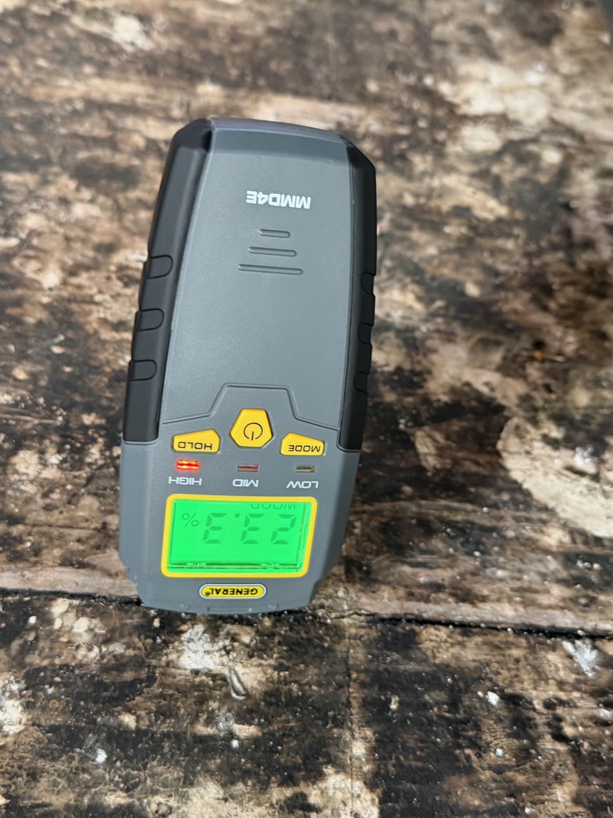 General Tools MMD4E Digital Moisture Meter, Water Leak Detector, Moisture Tester, Pin Type, Backlit LCD Display With Audible and Visual High-Medium-Low Moisture Content Alerts, Grays customer photo 1