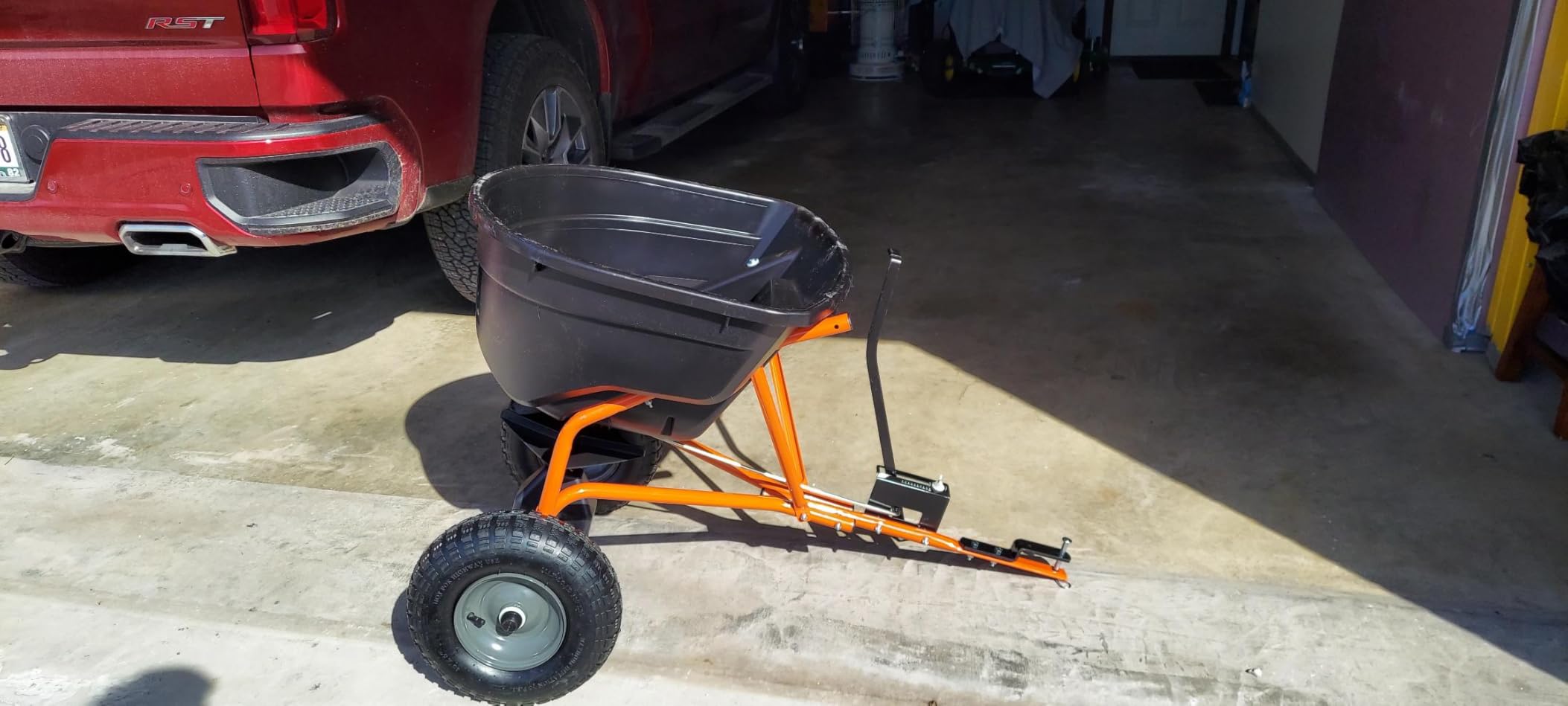 Agri-Fab 45-0463 Pull Behind Broadcast Spreader, 130 lb. Hopper Capacity Designed for Seed, Fertilizer, Salt, Ice Melt with Universal Hitch, 12 ft. Spread Width for Riding Lawn Mowers and Lawn Tractors customer photo 1