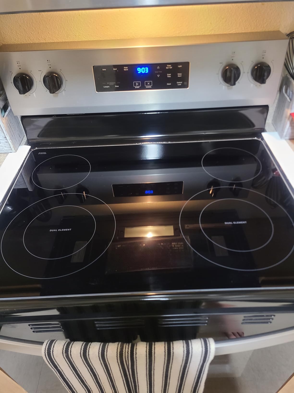 HOPE'S Perfect Cooktop Glass and Ceramic Cooktop and Stove Top Cleaner, Fast Acting and Removes Burnt on Stains from Glass Ceramic Smooth Top Ranges with its No Rinse Formula, 10.6 Oz, Pack of 1 customer photo 2