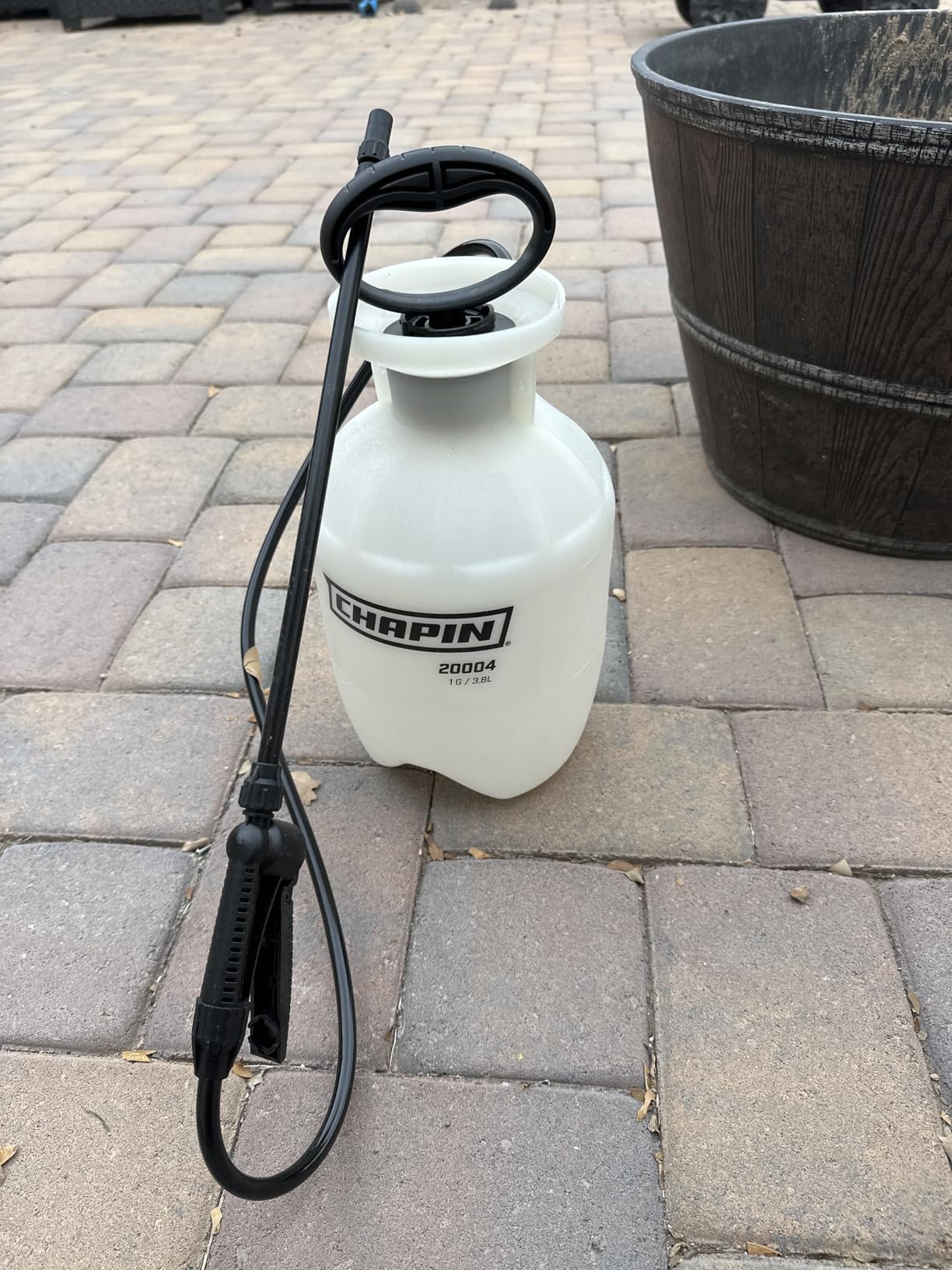 Chapin 20006 Pump Sprayer, 3-Gallon, Lawn & Garden, Translucent Poly Tank, Funnel-Top, SureSpray Anti-Clog Filter, Adjustable Cone Nozzle & 34