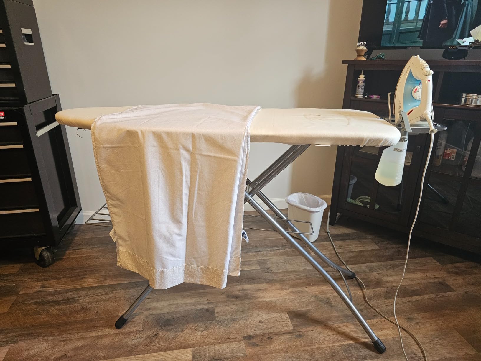 Brabantia Size C Ironing Board (49 x 18in) 7 Height Options, Adjustable Steam Iron Rest Holder & Linen Rack (Ecru) Non-Slip Feet, Anti-Collapse Child Locks customer photo 1