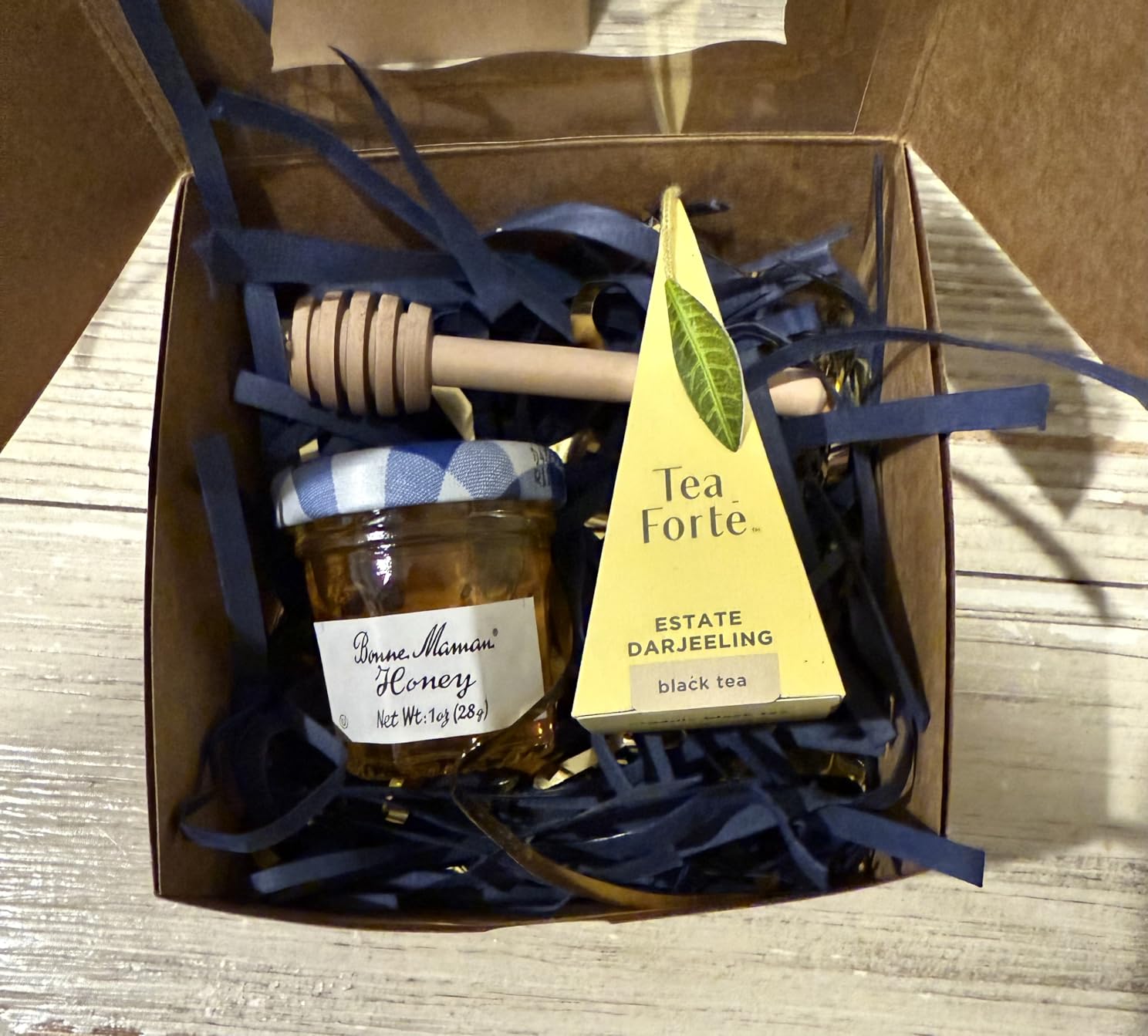 Tea Forte Organic Assorted Variety Tea Sampler, Tea Tasting Tea Chest Gift Box with 40 Handcrafted Pyramid Tea Infuser Bags, Black Tea, Herbal Tea, Oolong Tea, Green Tea, White Tea customer photo 2