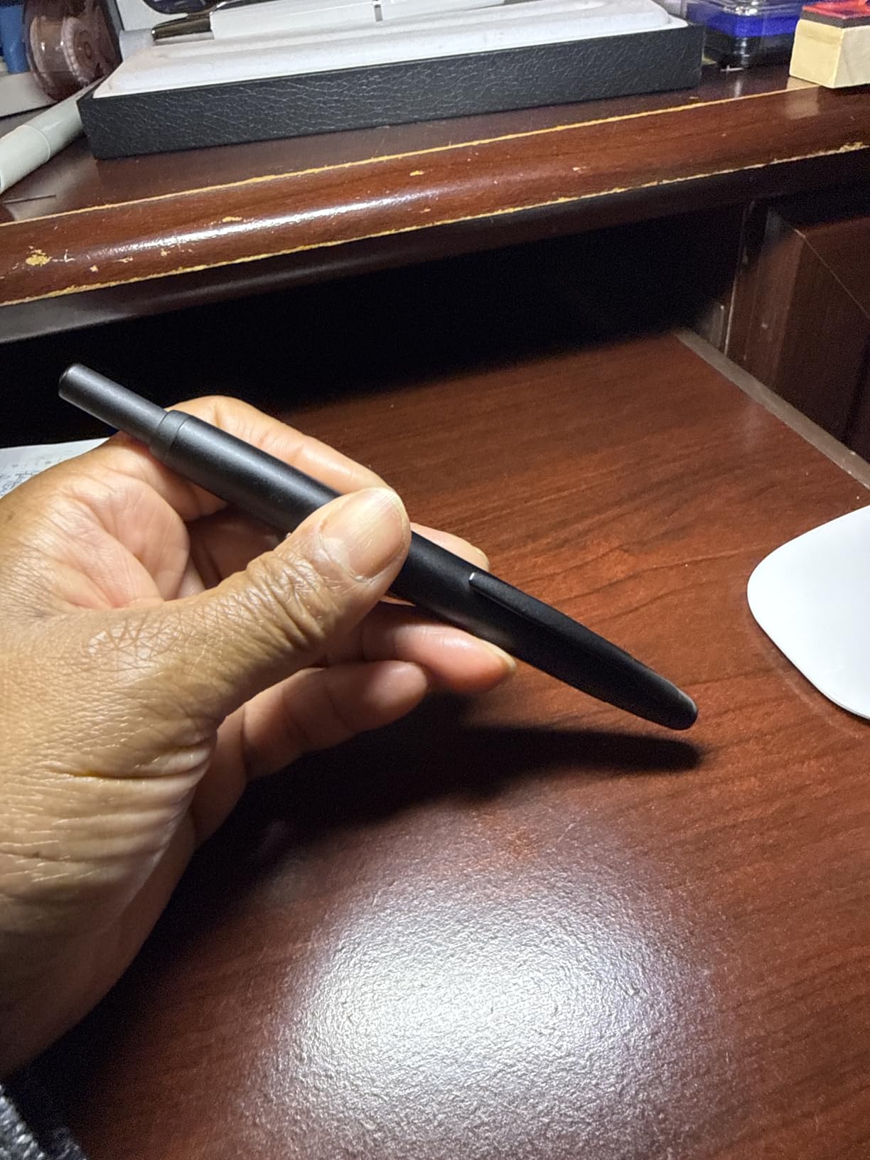PILOT Vanishing Point Collection Refillable & Retractable Fountain Pen, Matte Black Barrel, Blue Ink, Fine Nib customer photo 1