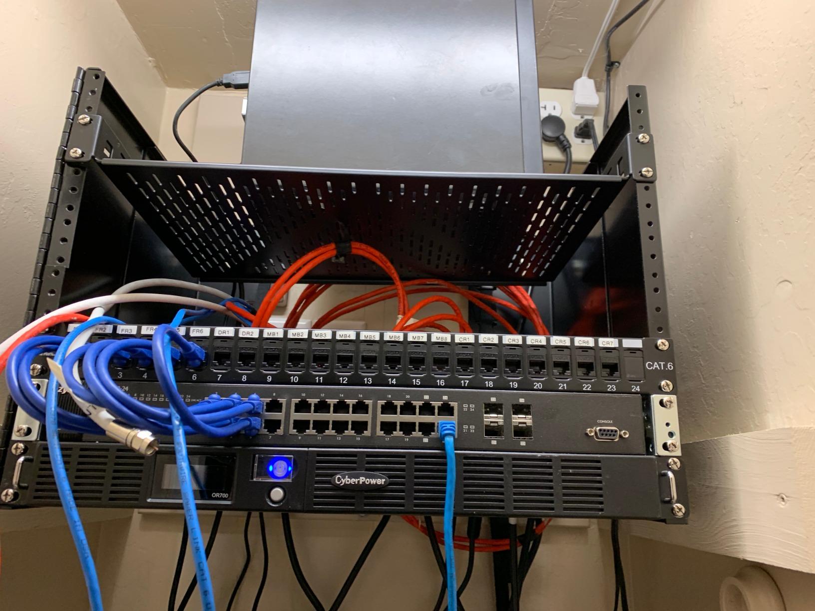 Cable Matters Rackmount or Wall Mount 1U 24 Port Keystone Patch Panel with Cable Management and Support Bar customer photo 1