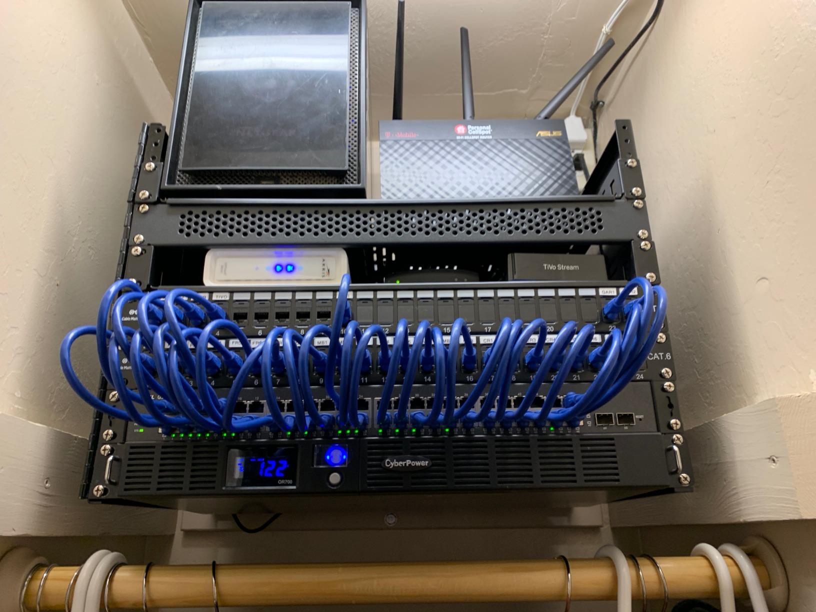 Cable Matters Rackmount or Wall Mount 1U 24 Port Keystone Patch Panel with Cable Management and Support Bar customer photo 2