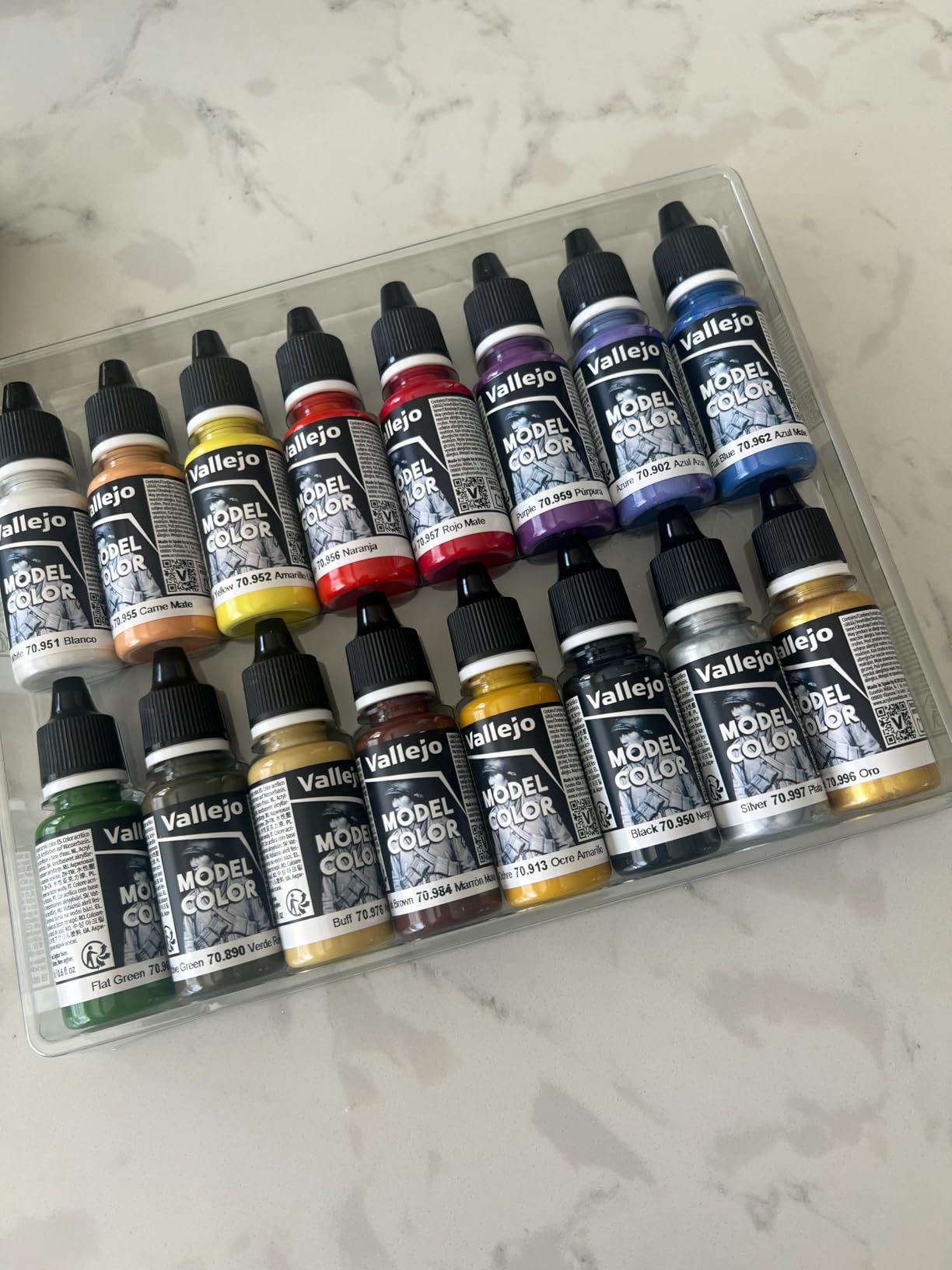 Vallejo Basic Colors USA Acrylic Paint Set | Model Color | Figure Color Series Historical Miniature Kit | 16 Bottles x 18 ml customer photo 1
