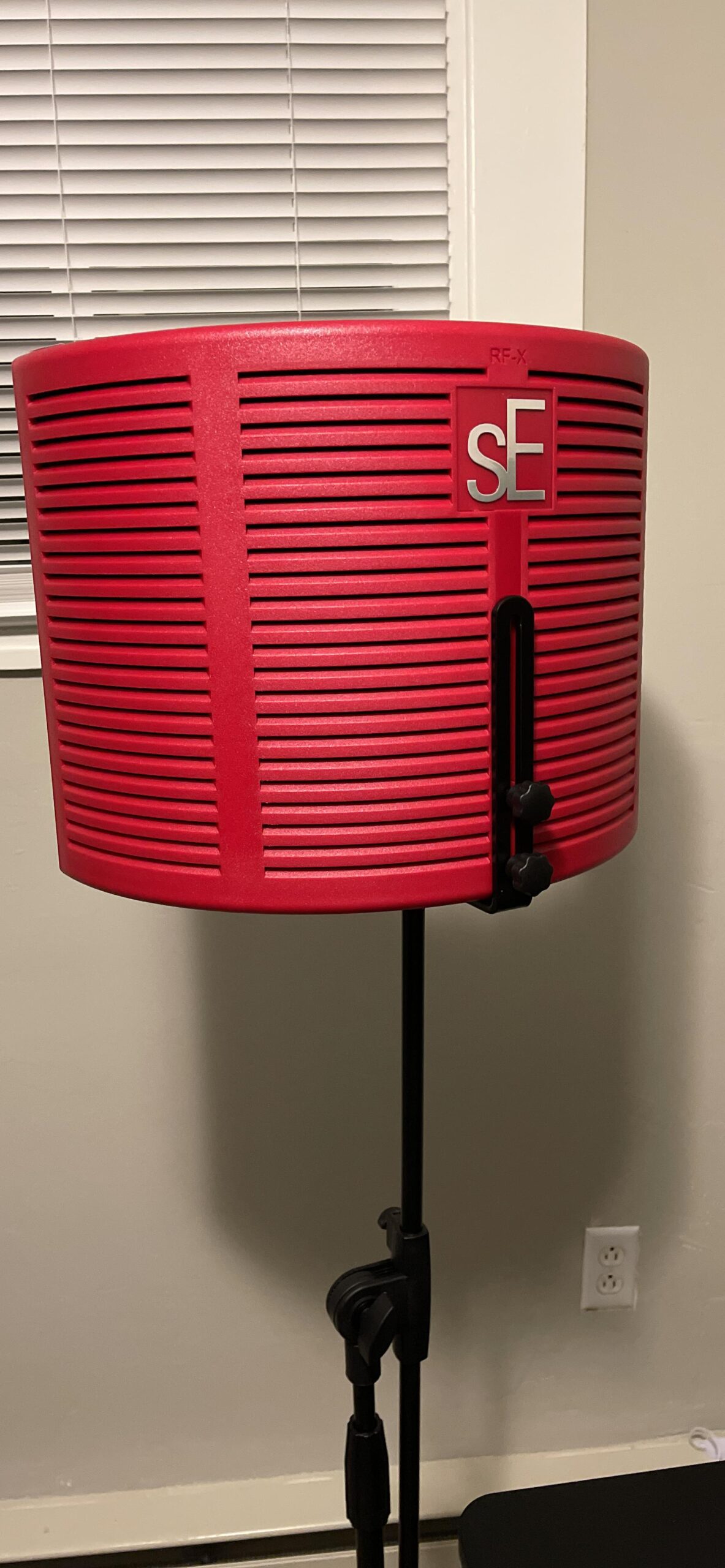 sE Electronics RF-X Reflexion Filter - Portable Microphone Isolation Shield for Recording Music, Podcasts & Voice-Overs customer photo 2