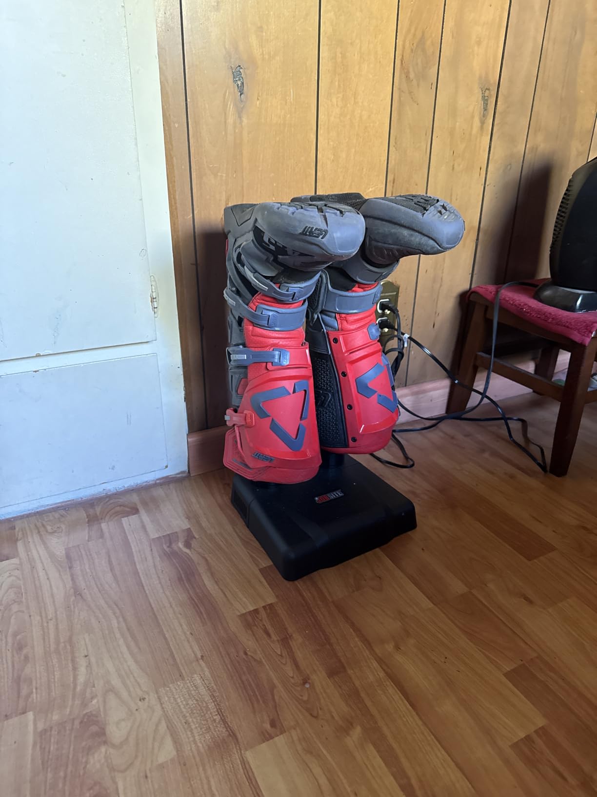 Boot Dryer - Silent Shoe Dryer & Warmer For Work Boots, Gloves & Shoes - Fanless Convection Dry - Helps Reduce Odor customer photo 2