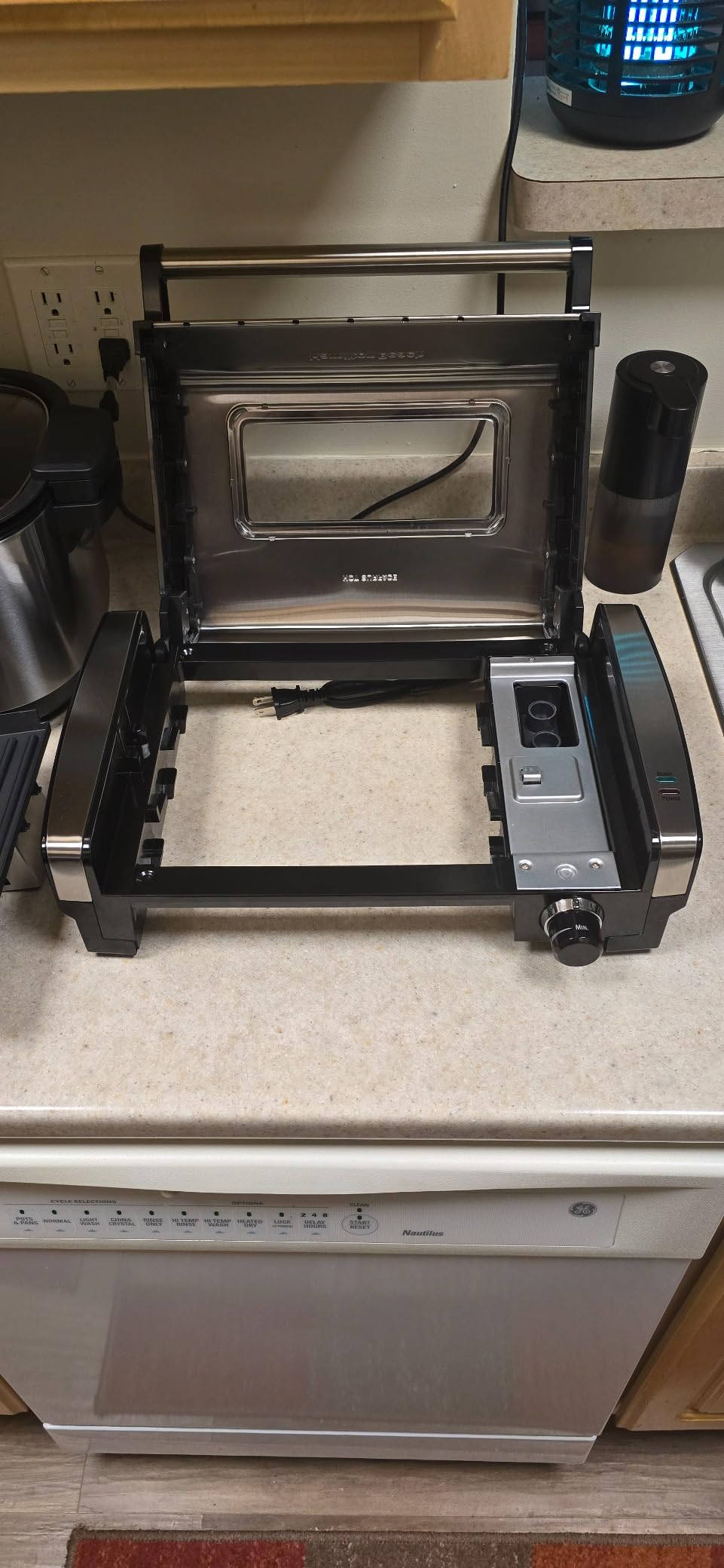 Hamilton Beach Electric Indoor Searing Grill with Viewing Window & Adjustable Temperature Control to 450F, 118 sq. in. Surface Serves 6, PFAS-Free Removable Nonstick Grate, Stainless Steel customer photo 1