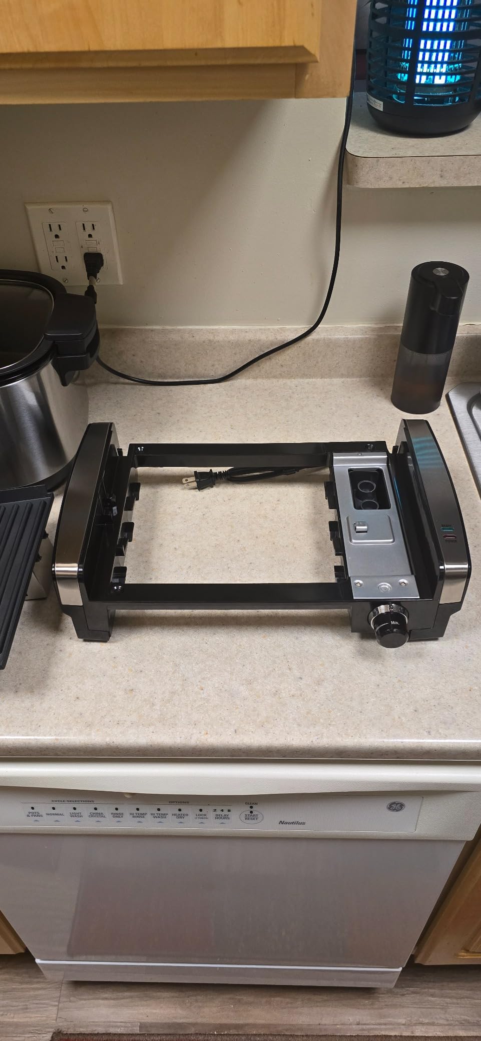 Hamilton Beach Electric Indoor Searing Grill with Viewing Window & Adjustable Temperature Control to 450F, 118 sq. in. Surface Serves 6, PFAS-Free Removable Nonstick Grate, Stainless Steel customer photo 2