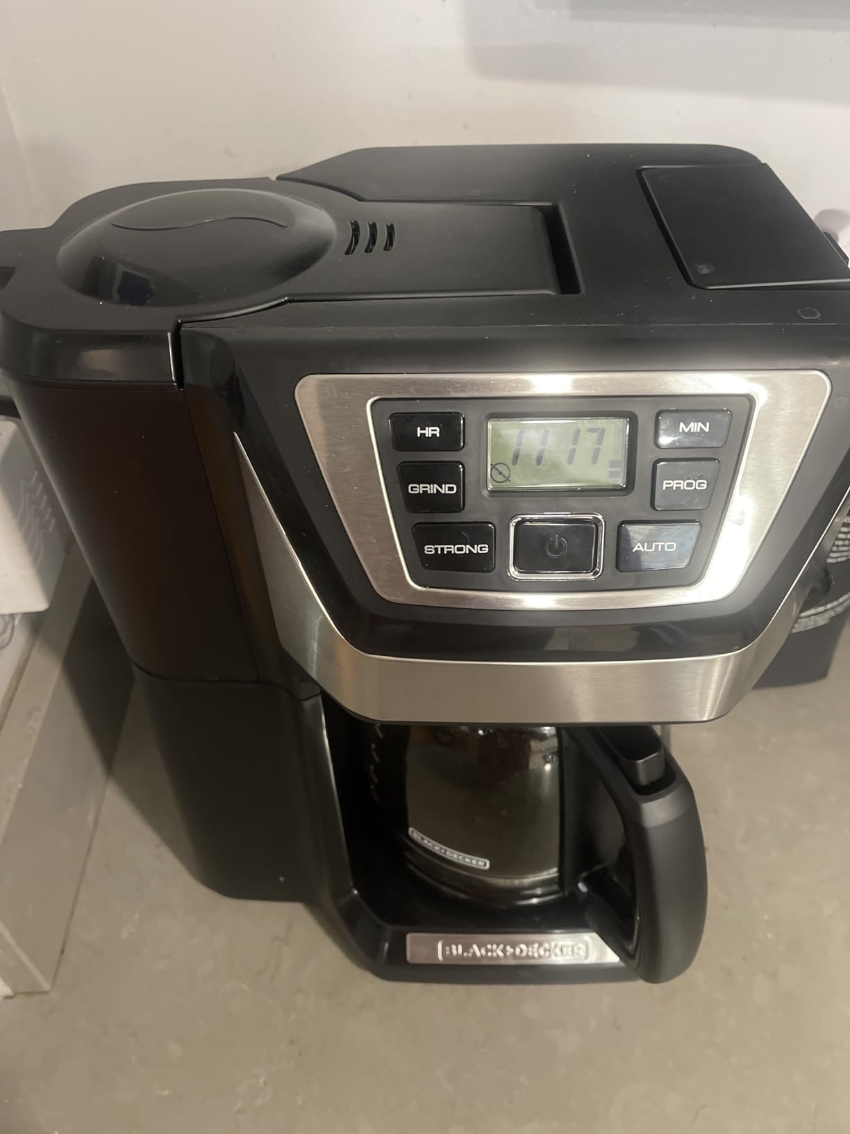 BLACK+DECKER 12-Cup Mill and Brew Coffeemaker, Black, CM5000B customer photo 2