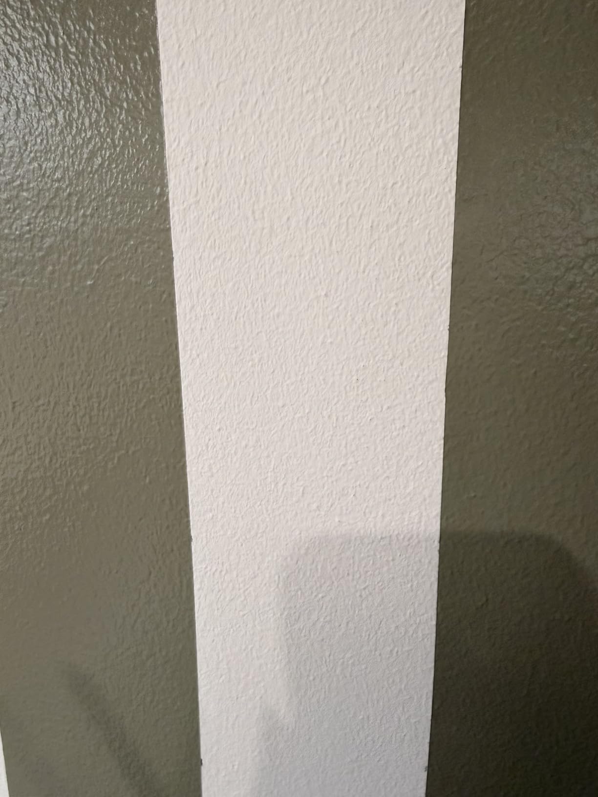 FrogTape Multi-Surface Painters Tape with PAINTBLOCK, 2 Inch Wide (1.88 In. x 60 Yds), Medium Adhesion, Green, 3 Rolls (240661) customer photo 1