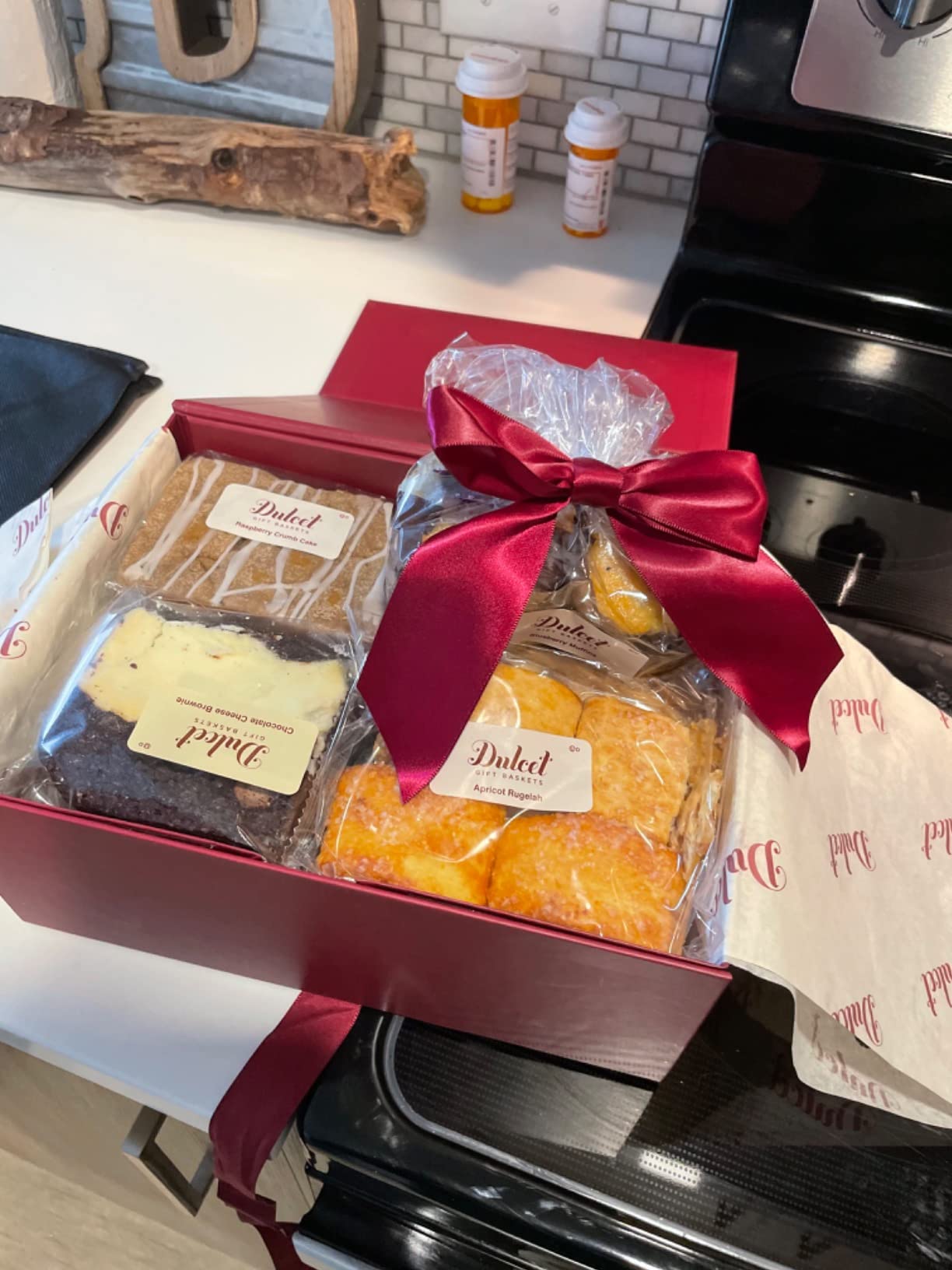 Dulcet Gift Basket - Premium Freshly Gourmet Baked Goods - Gift Basket for All Types of Special Occassions - Assorted Variety of Tastes with Delicious Brownies Crumb Cakes Rugelah customer photo 1