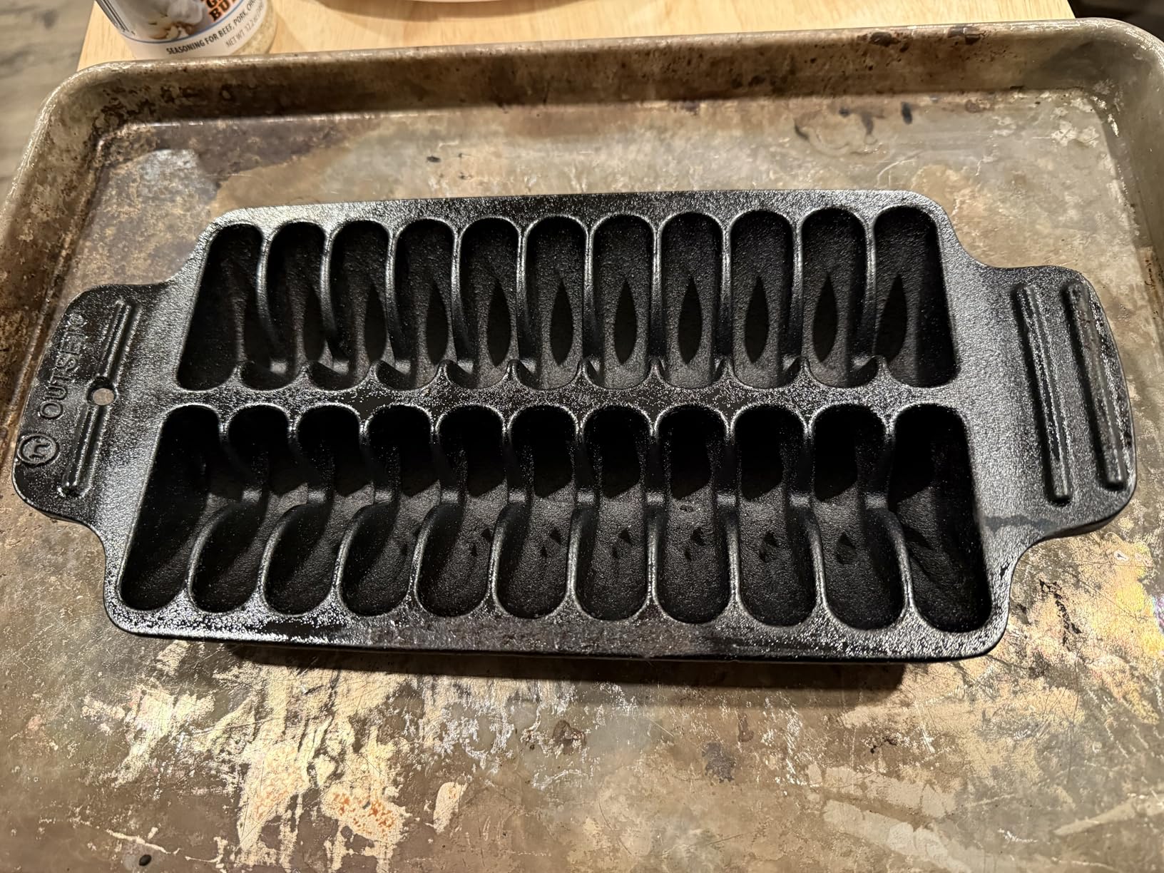 Outset 76225 Cast Iron Oyster Grill Pan, 12 Cavities, Black customer photo 1