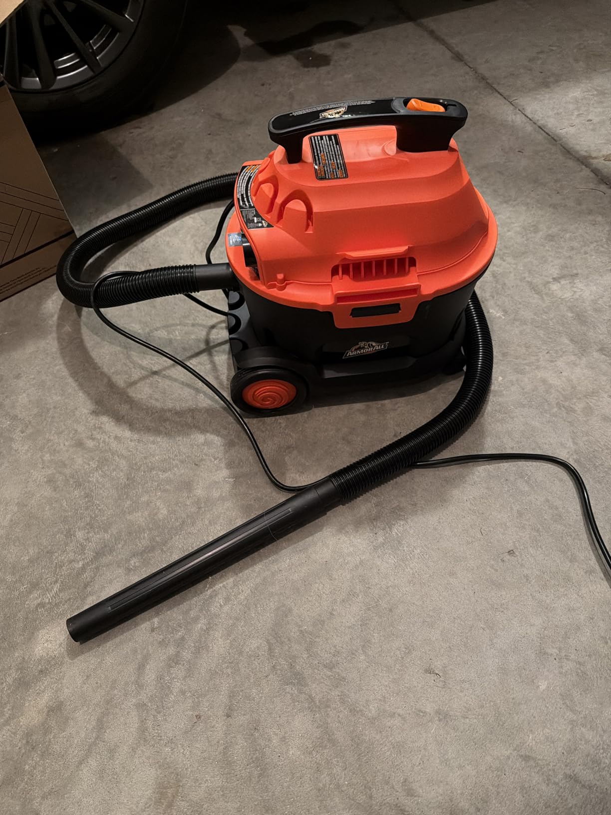 Armor All AA255W Wet/Dry Utility Vac 2.5 Gallon, 2.5-Gallon,120 Volts (AC), Orange/Black customer photo 2