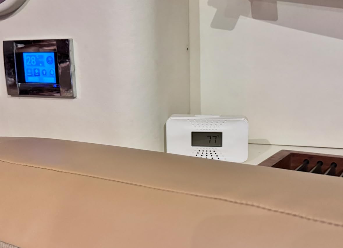 First Alert CO710 Carbon Monoxide Detector with 10-Year Battery and Digital Temperature Display, White customer photo 1