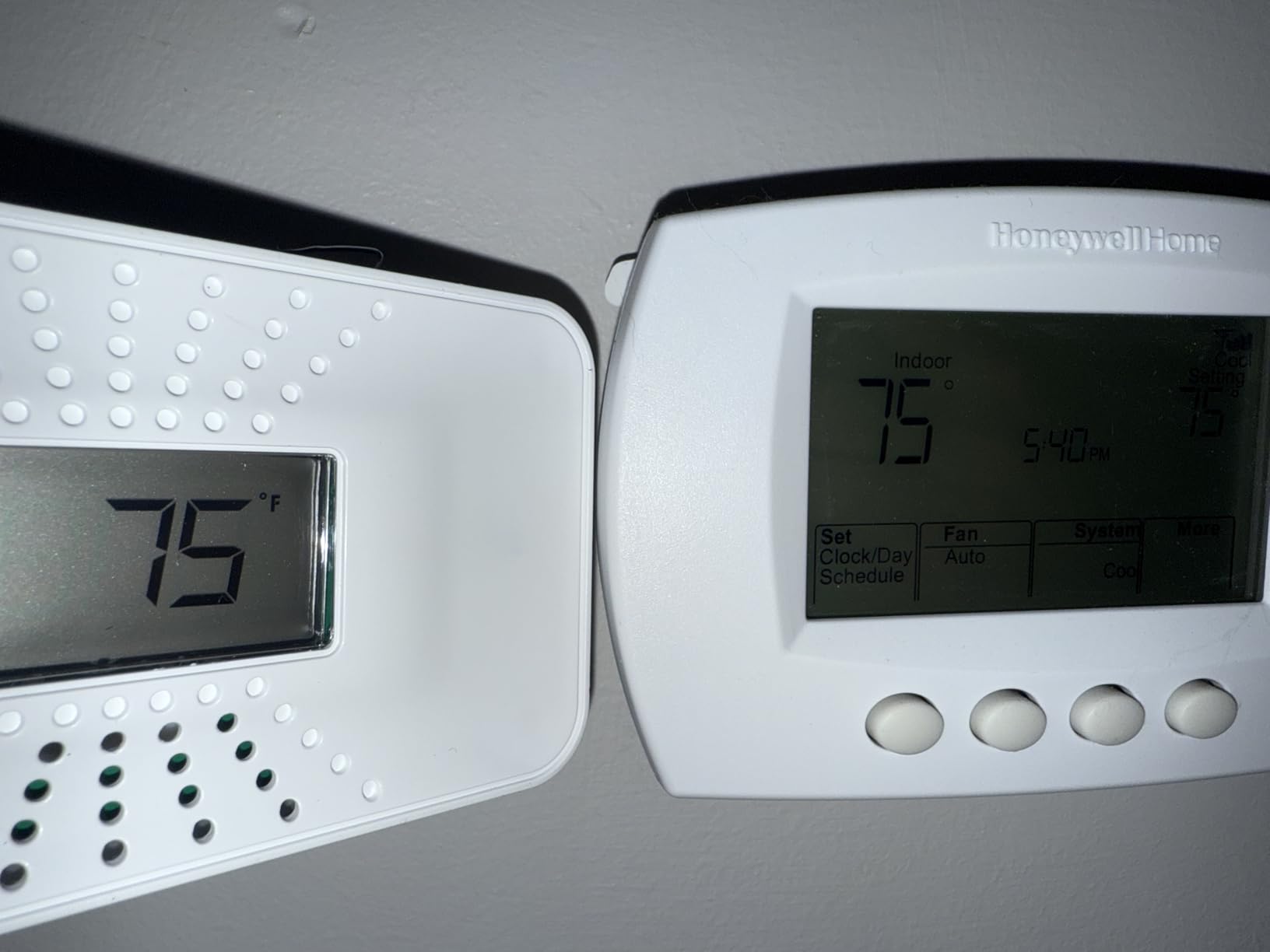 First Alert CO710 Carbon Monoxide Detector with 10-Year Battery and Digital Temperature Display, White customer photo 2