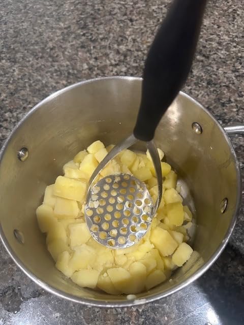 Joyoldelf Heavy Duty Stainless Steel Potato Masher, Professional Integrated Masher with Silicone Handle customer photo 2