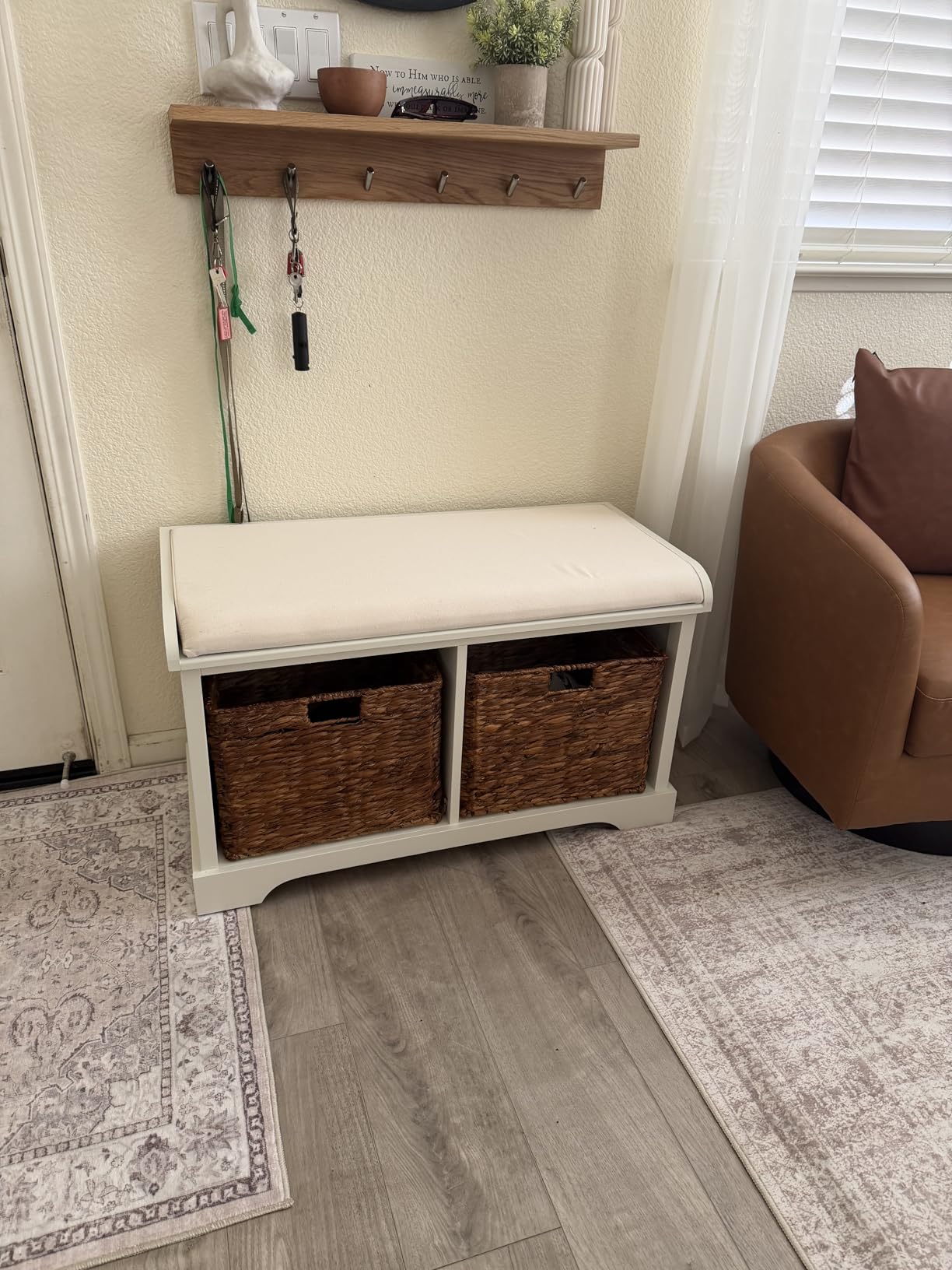 SAFAVIEH Home Collection - Freddy Vintage White Storage Bench with Wicker Baskets & Cushion, Entryway Seating Bench, Fully Assembled customer photo 1