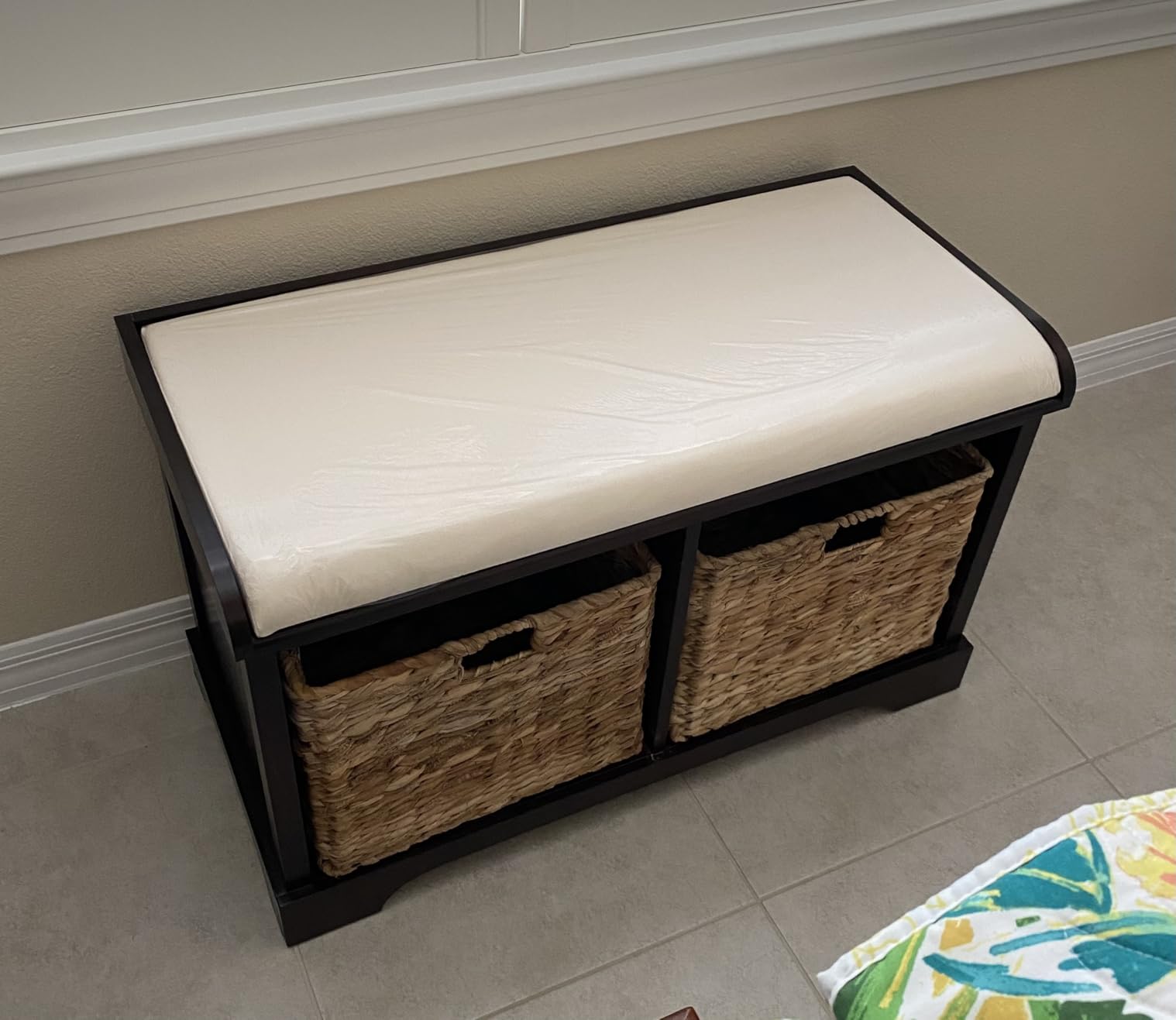 SAFAVIEH Home Collection - Freddy Vintage White Storage Bench with Wicker Baskets & Cushion, Entryway Seating Bench, Fully Assembled customer photo 2