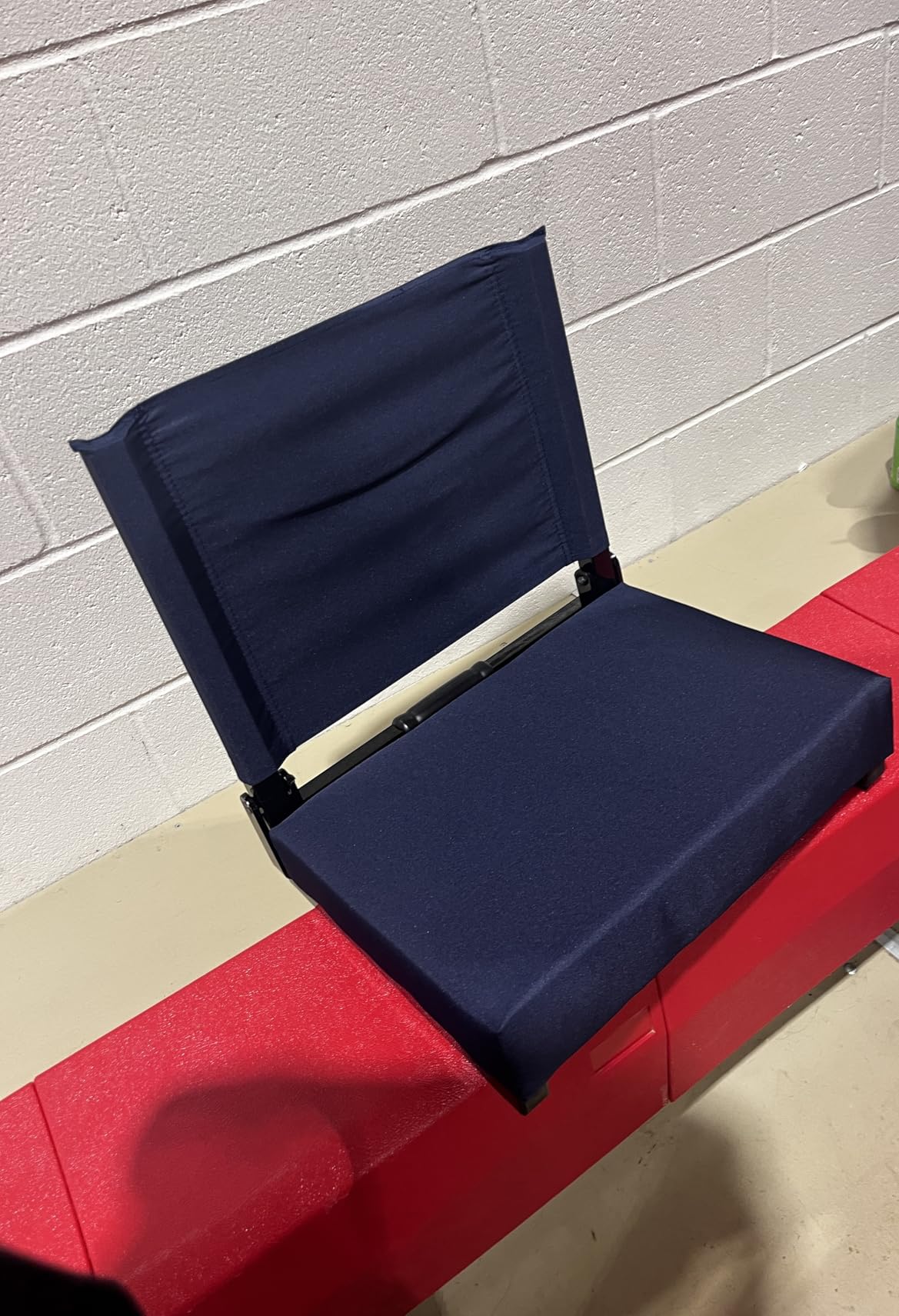 Flash Furniture Grandstand Portable Stadium Seat for Bleachers or Benches, Folding Padded Stadium Chair with Carrying Handle, 500 lb. Weight Capacity, Maroon customer photo 1