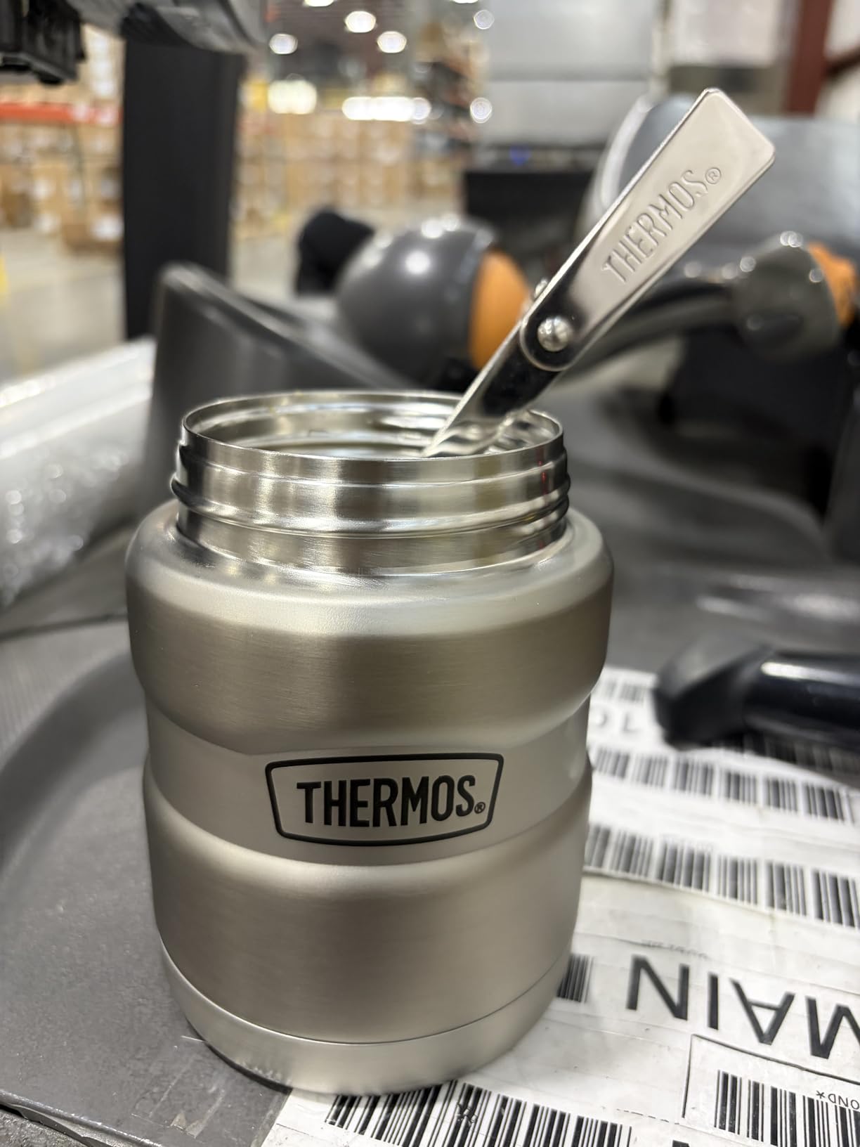 THERMOS Stainless King Vacuum-Insulated Food Jar with Spoon, 16 Ounce, Matte Stainless Steel customer photo 2