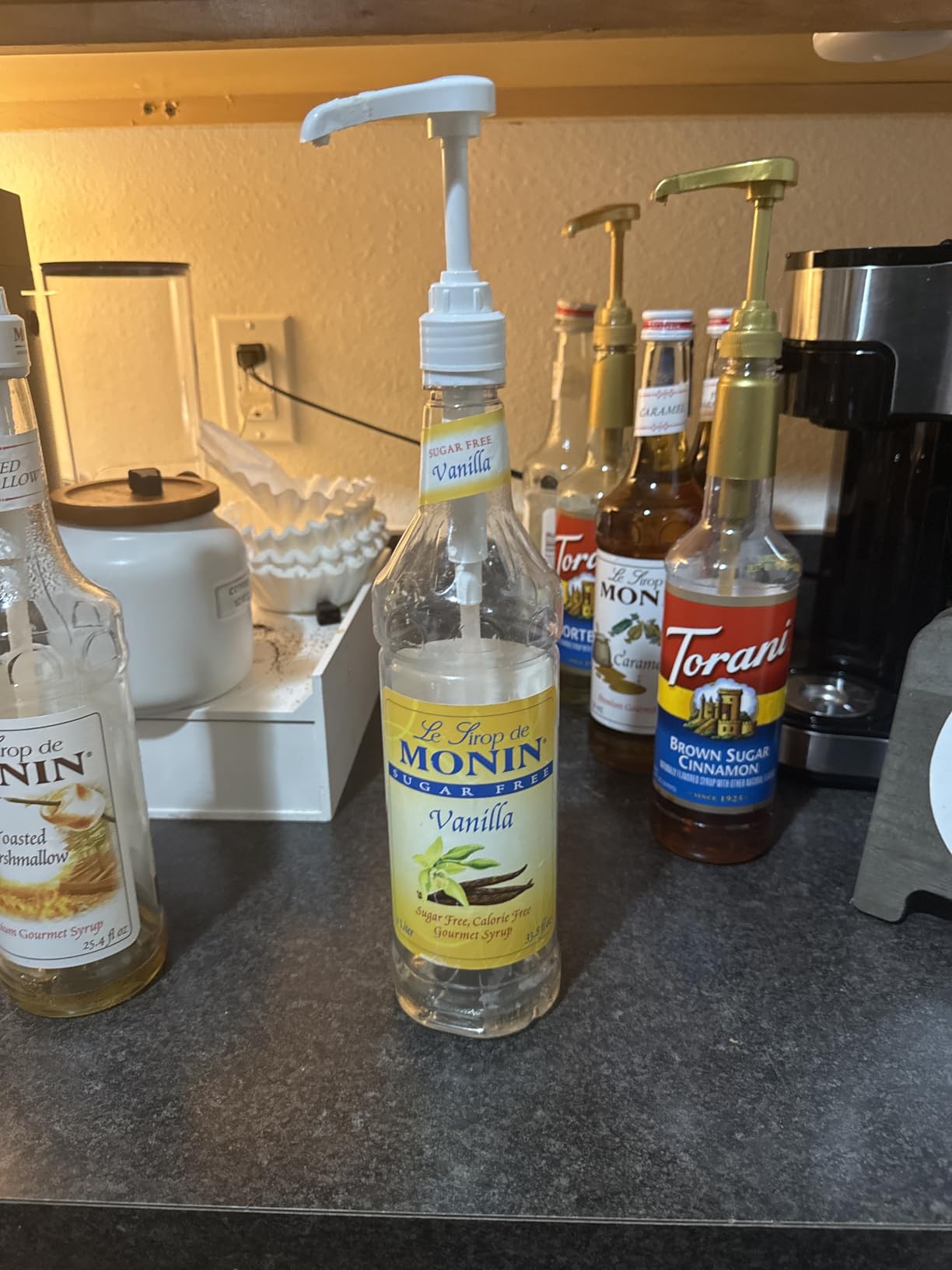 Monin - Sugar Free Vanilla Syrup | Premium Calorie-Free Syrup | Pure & Rare Madagascar Vanilla for Coffee, Lattes & More (BPA-Free Plastic Bottle, 33.8 fl oz) customer photo 1