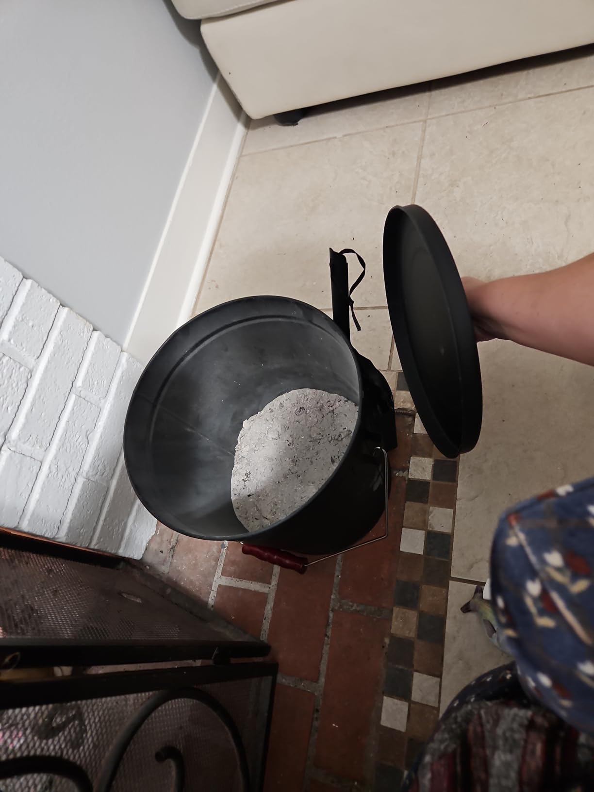 Home-Complete 4.75 Gallon Black Ash Bucket with Lid and Shovel-Essential Tools for Fireplaces, Fire Pits, Wood Burning Stoves-Hearth Accessories customer photo 1