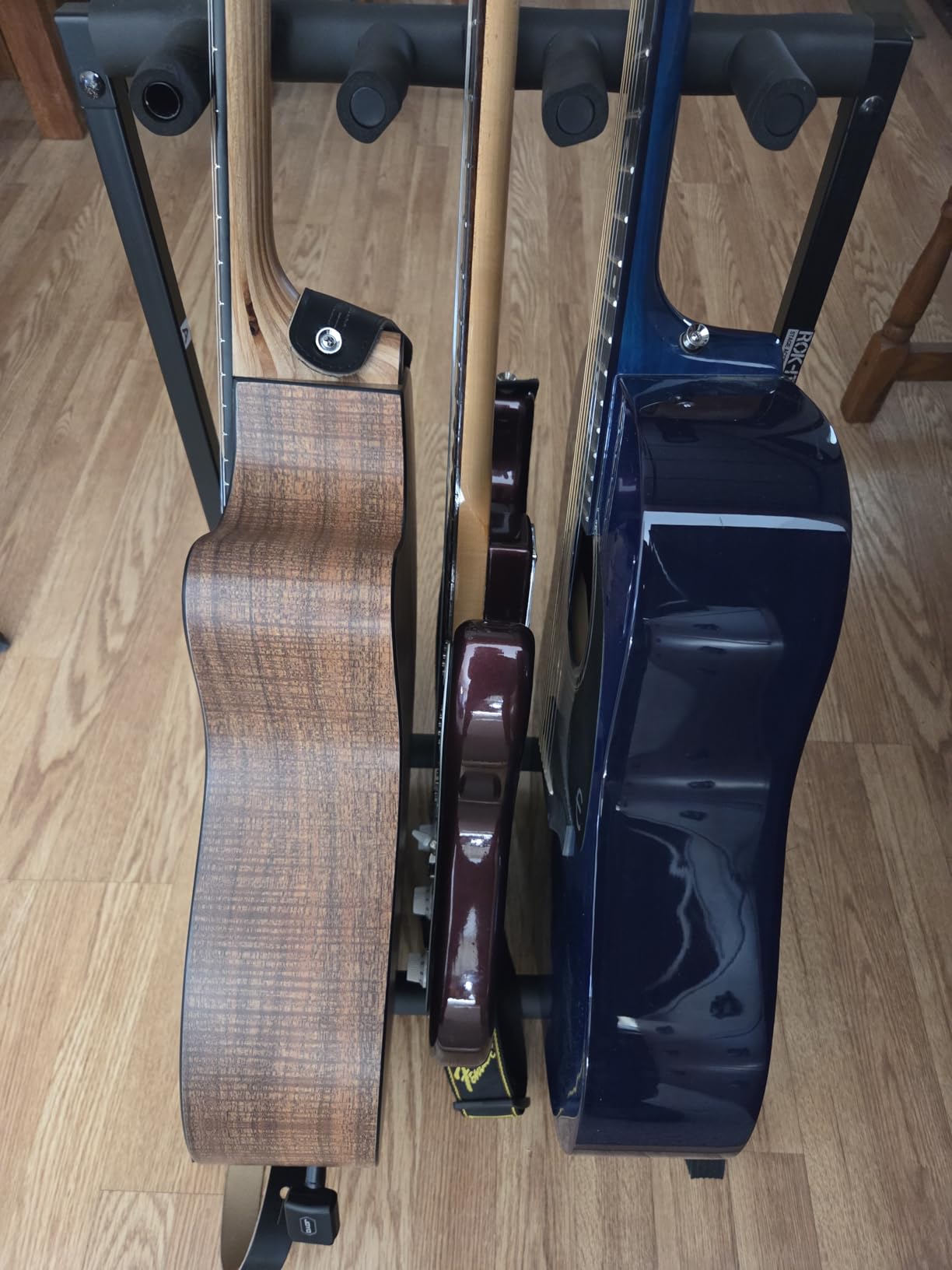 Gator Rok-It Collapsible Folding Guitar Rack Stand for 3 Guitars - Fits Acoustic, Electric, or Bass Guitars - Portable, Durable, Space-Saving Storage (RI-GTR-RACK3) customer photo 2