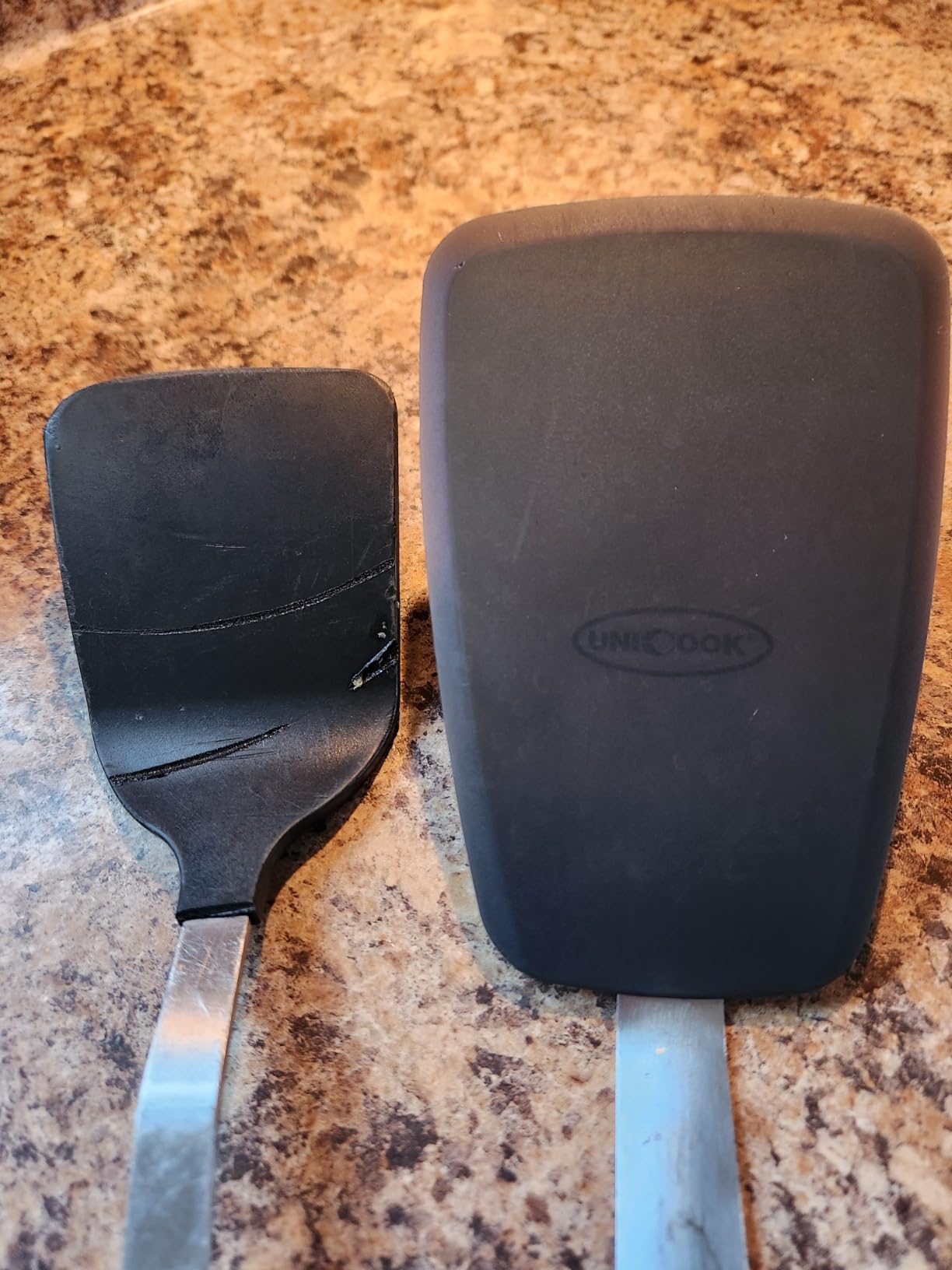 Unicook 2 Pack Flexible Silicone Spatula, Turner, 600F Heat Resistant, Ideal for Flipping Eggs, Burgers, Crepes and More, Black customer photo 1