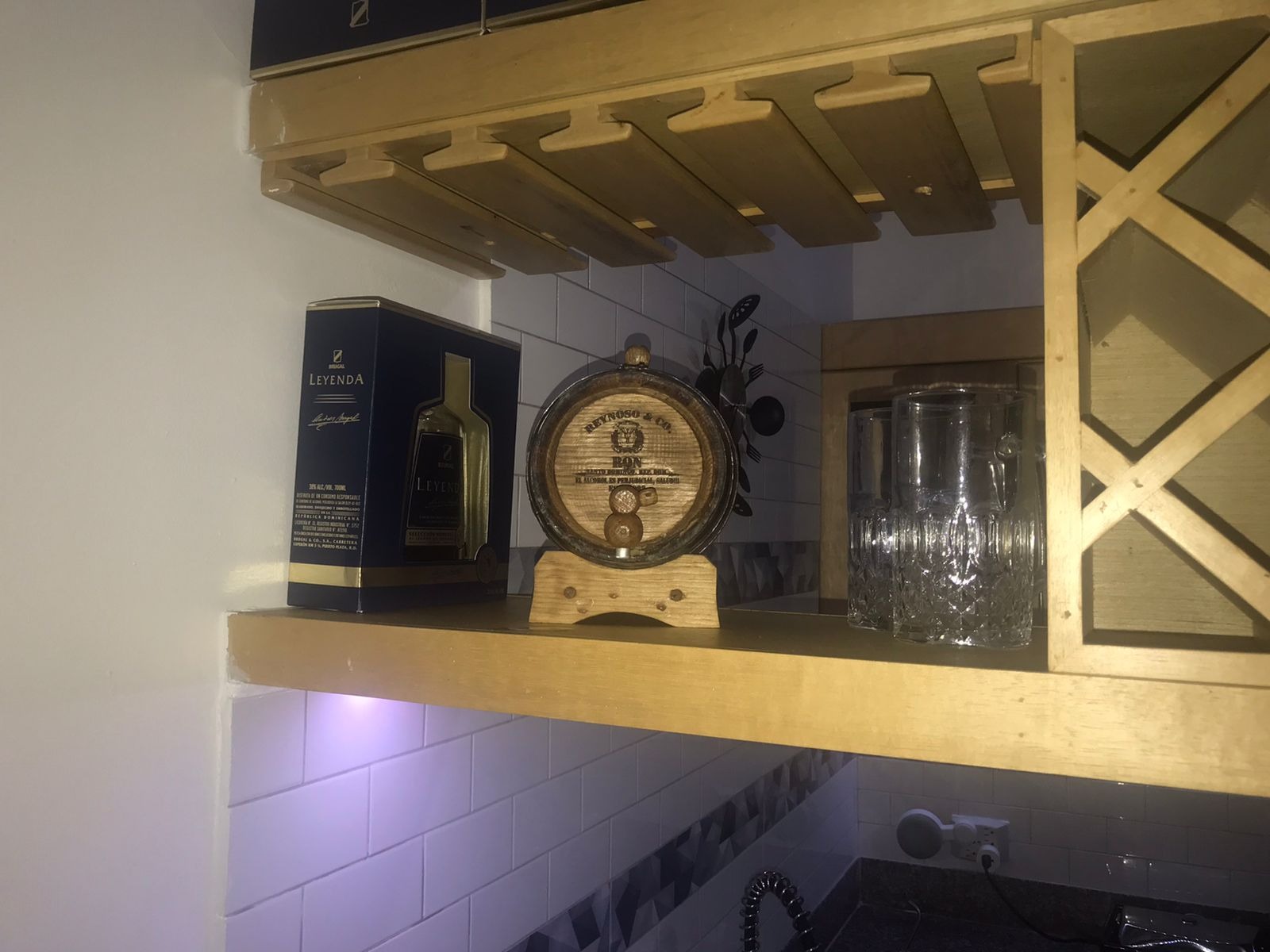 Personalized - Custom American White Oak Bourbon Aging Barrel - Oak Barrel Aged (1 Liter, Black Hoops) customer photo 2