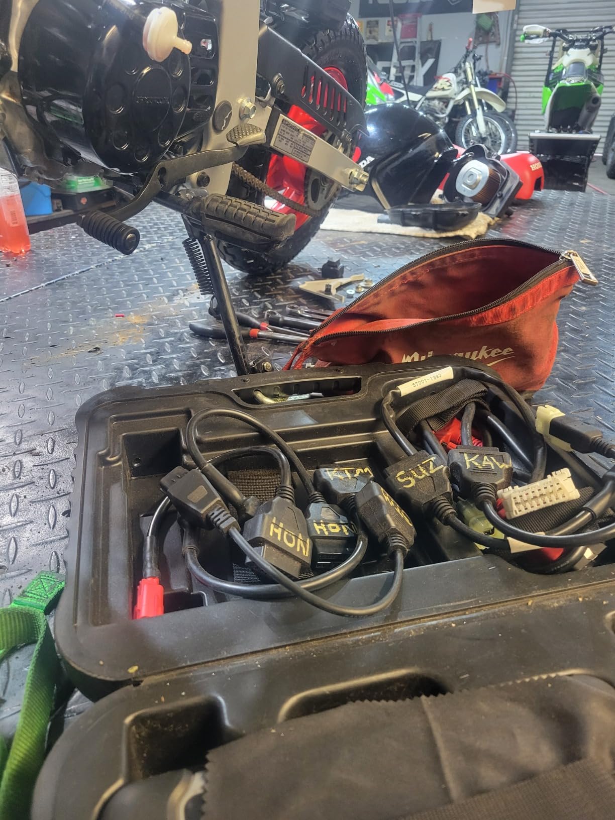 Autel Scanner MaxiCOM MK808S: 2026 Bidirectional Tool, 28+ Service, 3000+ Active Tests, All System OBD2 Diagnostics, OS 11, 10X Faster customer photo 1