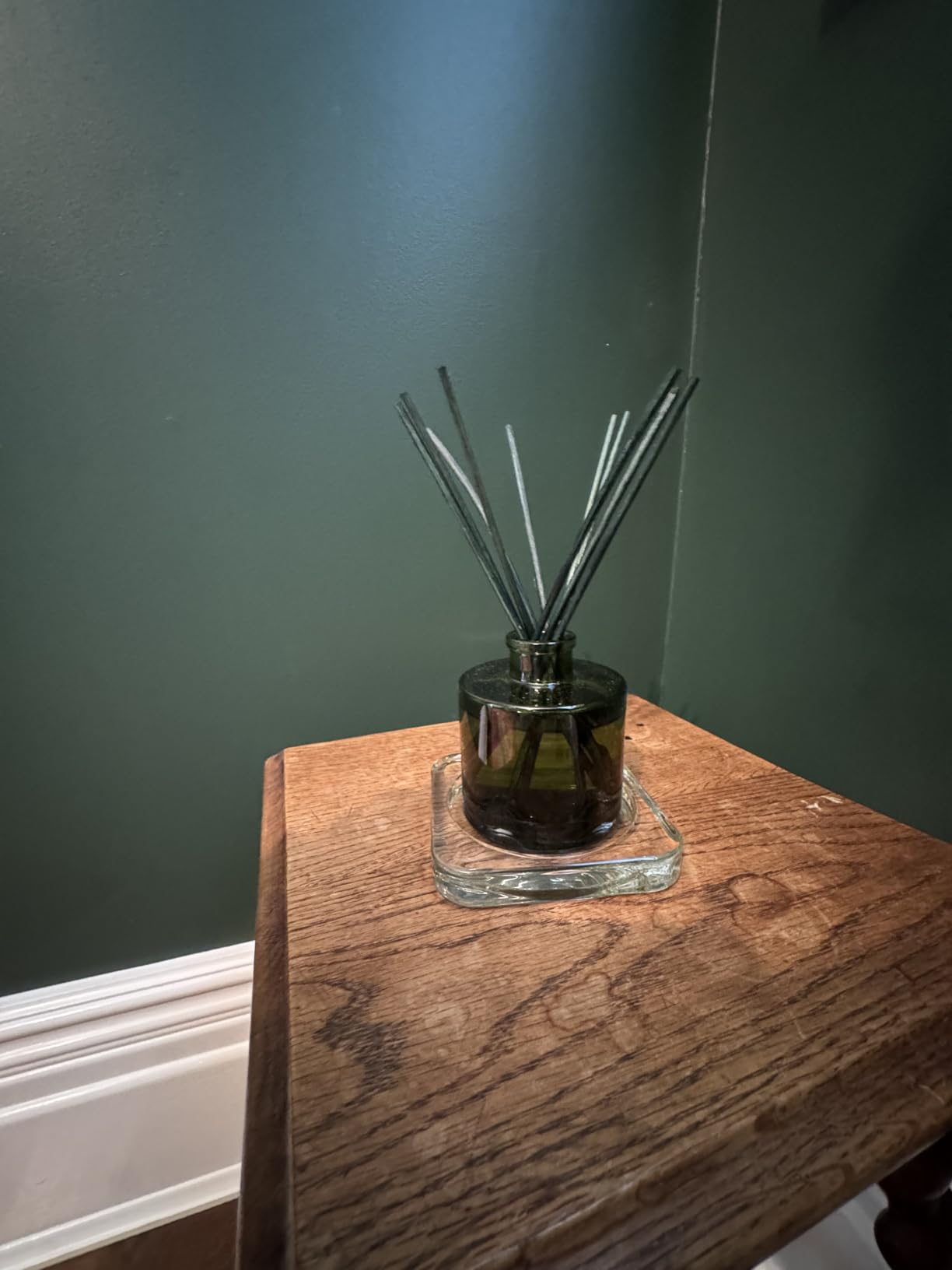 Thymes Frasier Fir Reed Diffuser Set - Includes Reeds, Fragrance Oil, and Frosted Glass Bottle - Fragrance Oil Diffuser - Room Fresheners - Luxury Home Decor - Green (Heritage, 4 fl oz) customer photo 1